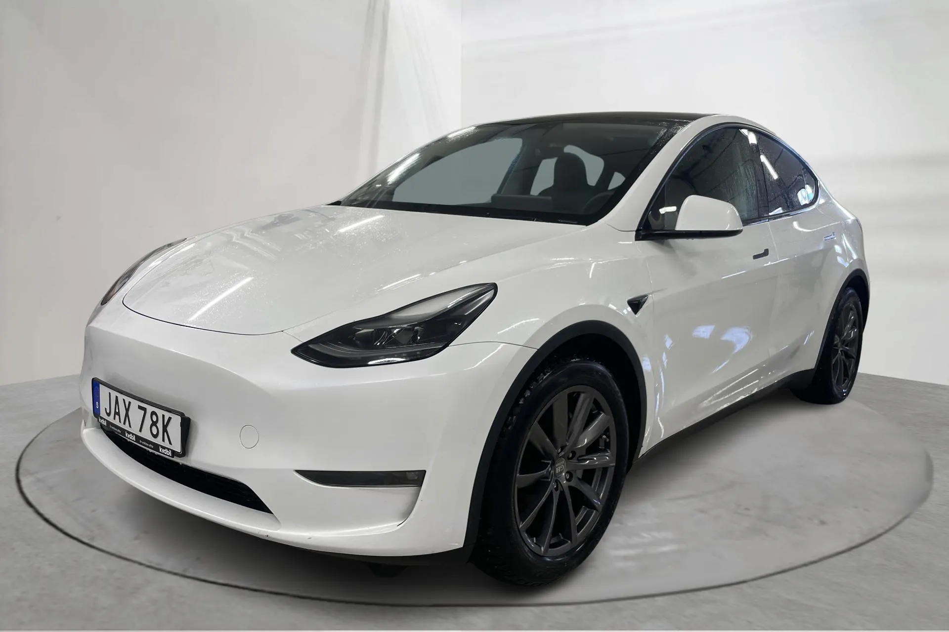 Presentationsfoto 1 av 20: Tesla Model Y Long Range Dual Motor AWD - 7 481 mil - Automat - vit - 2024
