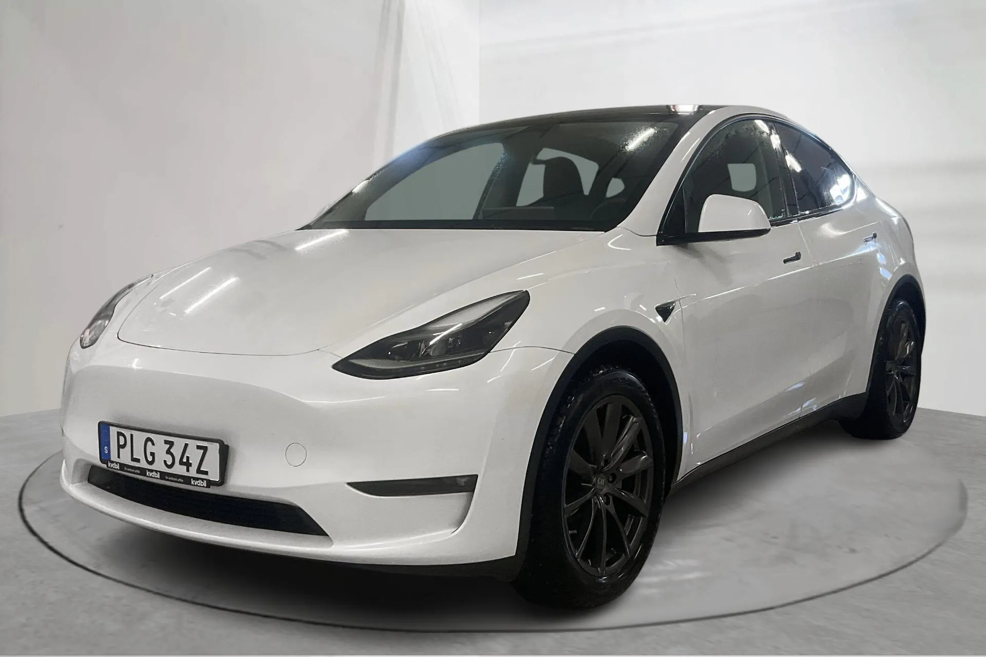 Presentationsfoto 1 av 25: Tesla Model Y Long Range Dual Motor AWD - 8 666 mil - Automat - vit - 2024