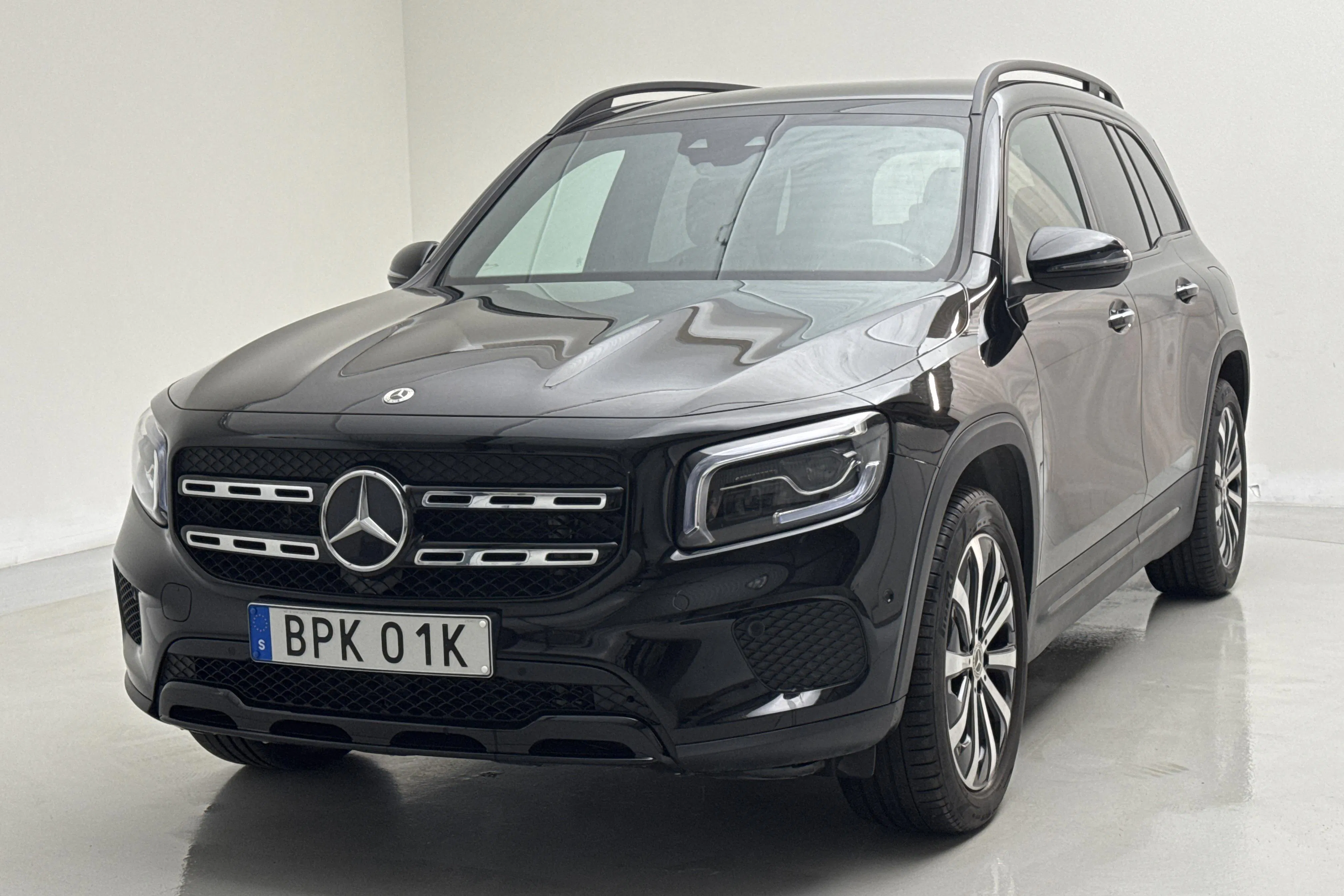 Presentationsfoto 1 av 14: Mercedes GLB 200 d 4MATIC X247 (150hk) - 6 848 mil - Automat - svart - 2023