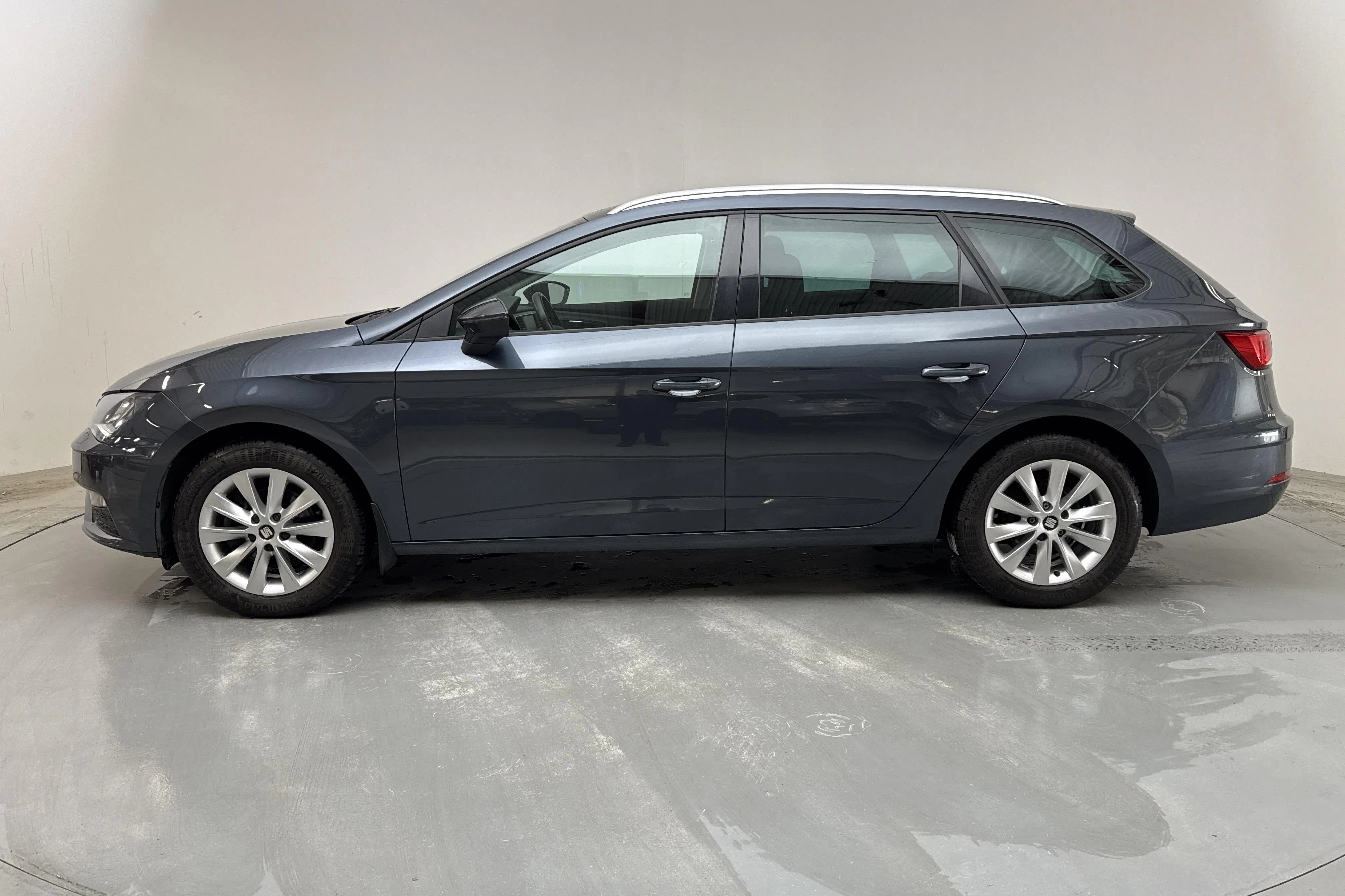 Presentationsfoto 2 av 14: Seat Leon 1.5 TGI ST (130hk) - 2 891 mil - Automat - grå - 2020