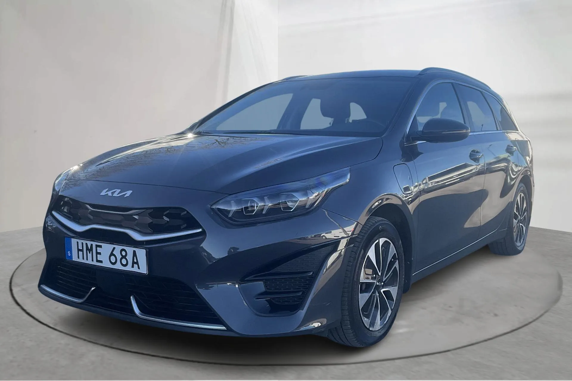 Presentation photo 1 of 16: KIA Ceed 1.6 Plug-in Hybrid SW (141hk) - 47 900 km - Automatic - gray - 2022