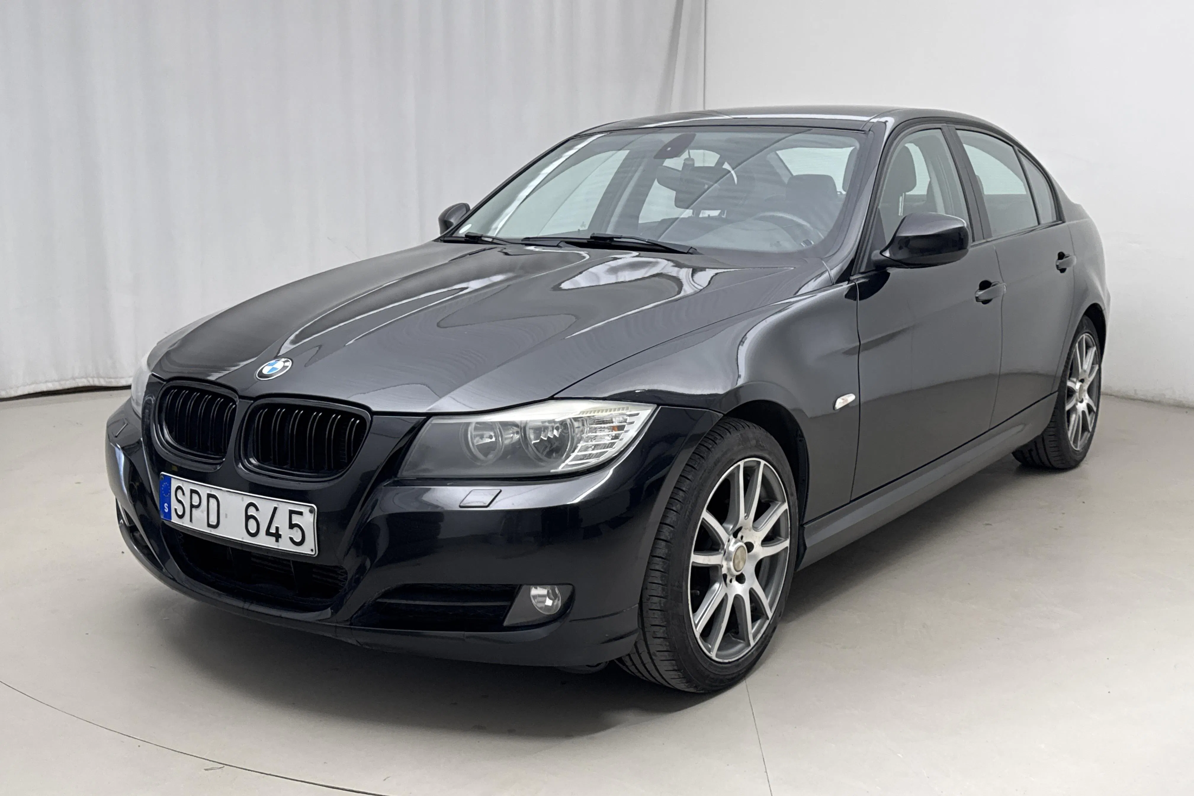 Presentationsfoto 1 av 14: BMW 318d Sedan, E90 (143hk) - 18 301 mil - Manuell - svart - 2011