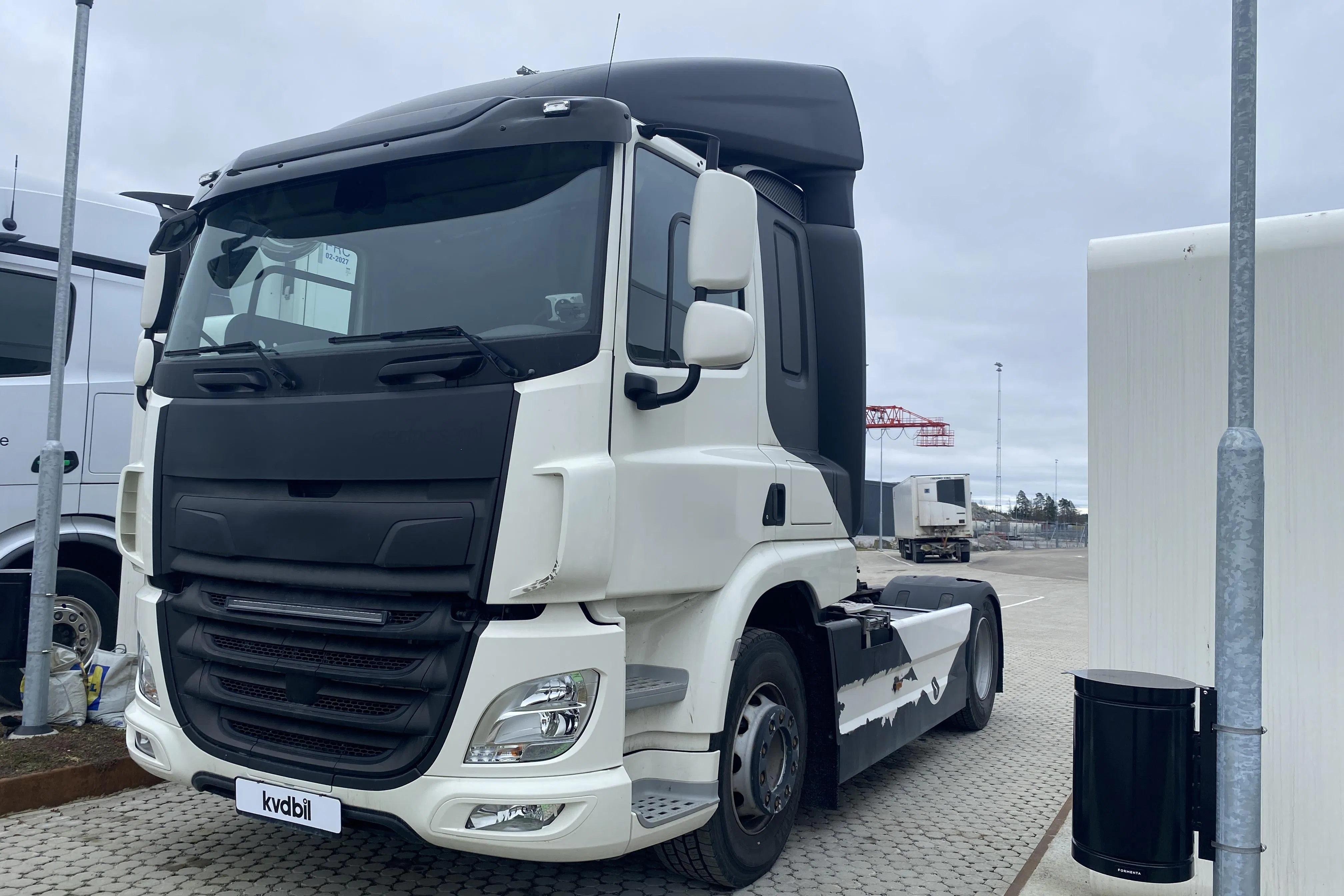 Presentationsfoto 2 av 37: EMOSS - DAF 5028, dragbil - 18 038 km - Automat - vit - 2022
