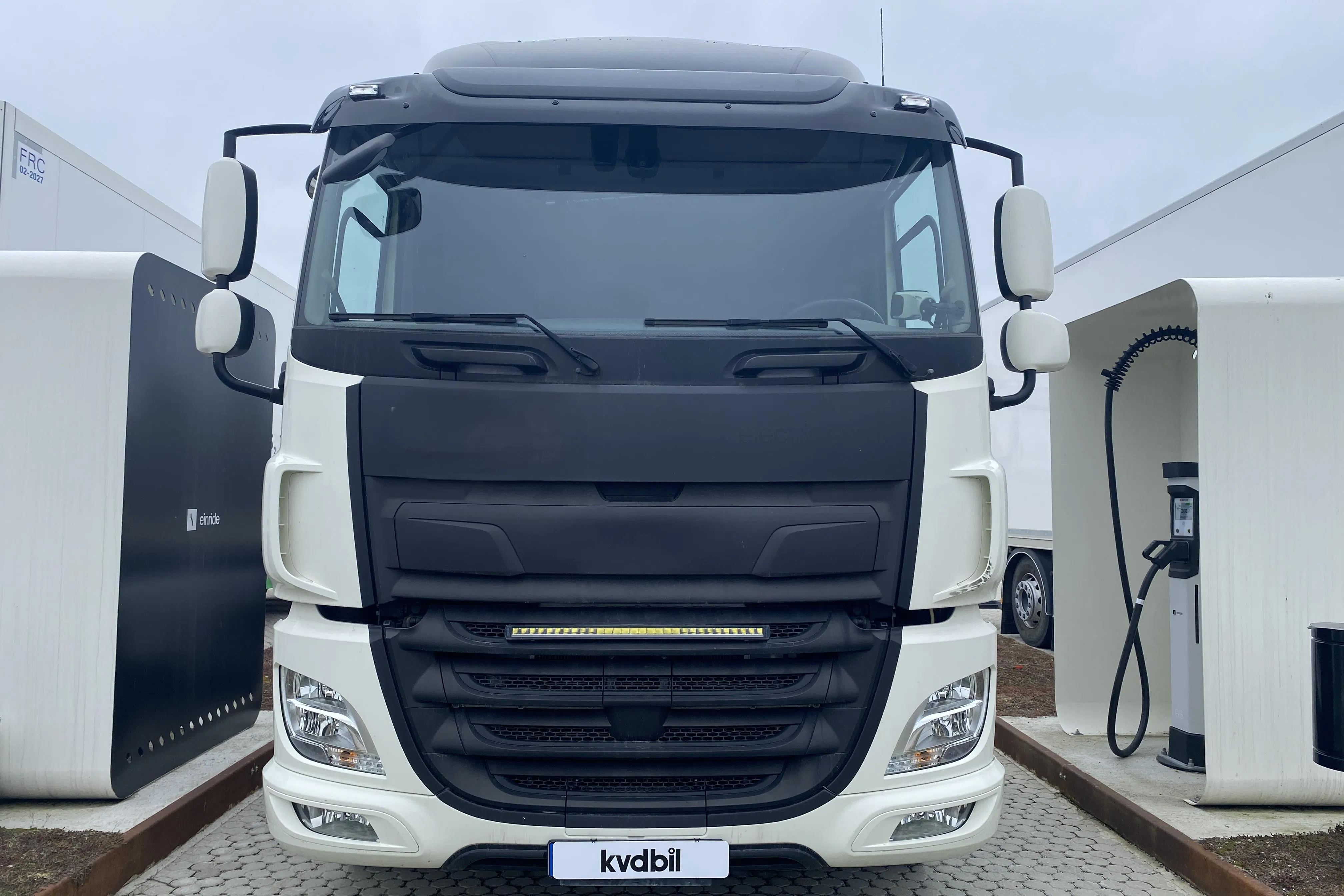 Presentationsfoto 1 av 37: EMOSS - DAF 5028, dragbil - 18 038 km - Automat - vit - 2022