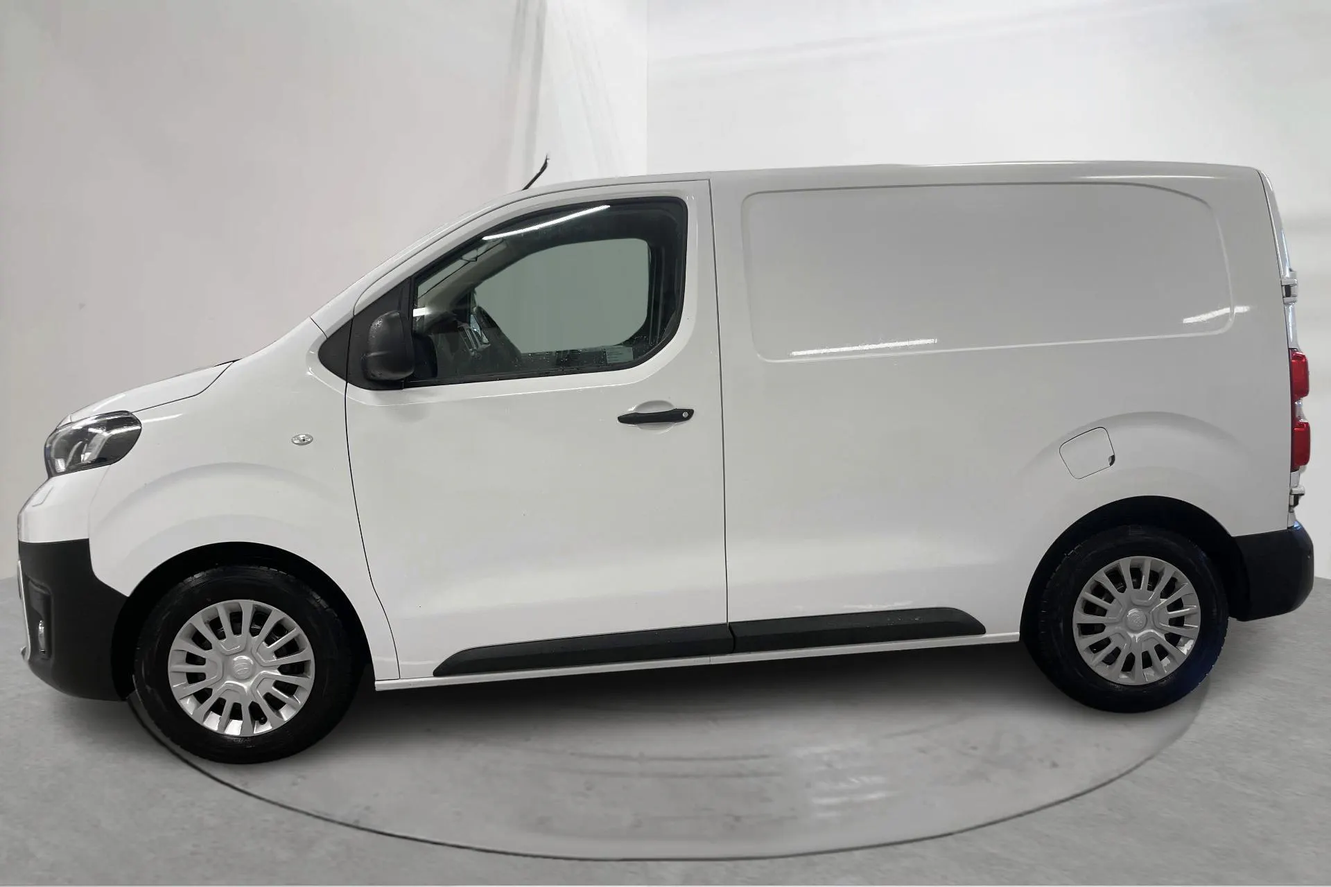 Presentation photo 2 of 15: Toyota PROACE 1.5D (120hk) - 55 090 km - Manual - white - 2020