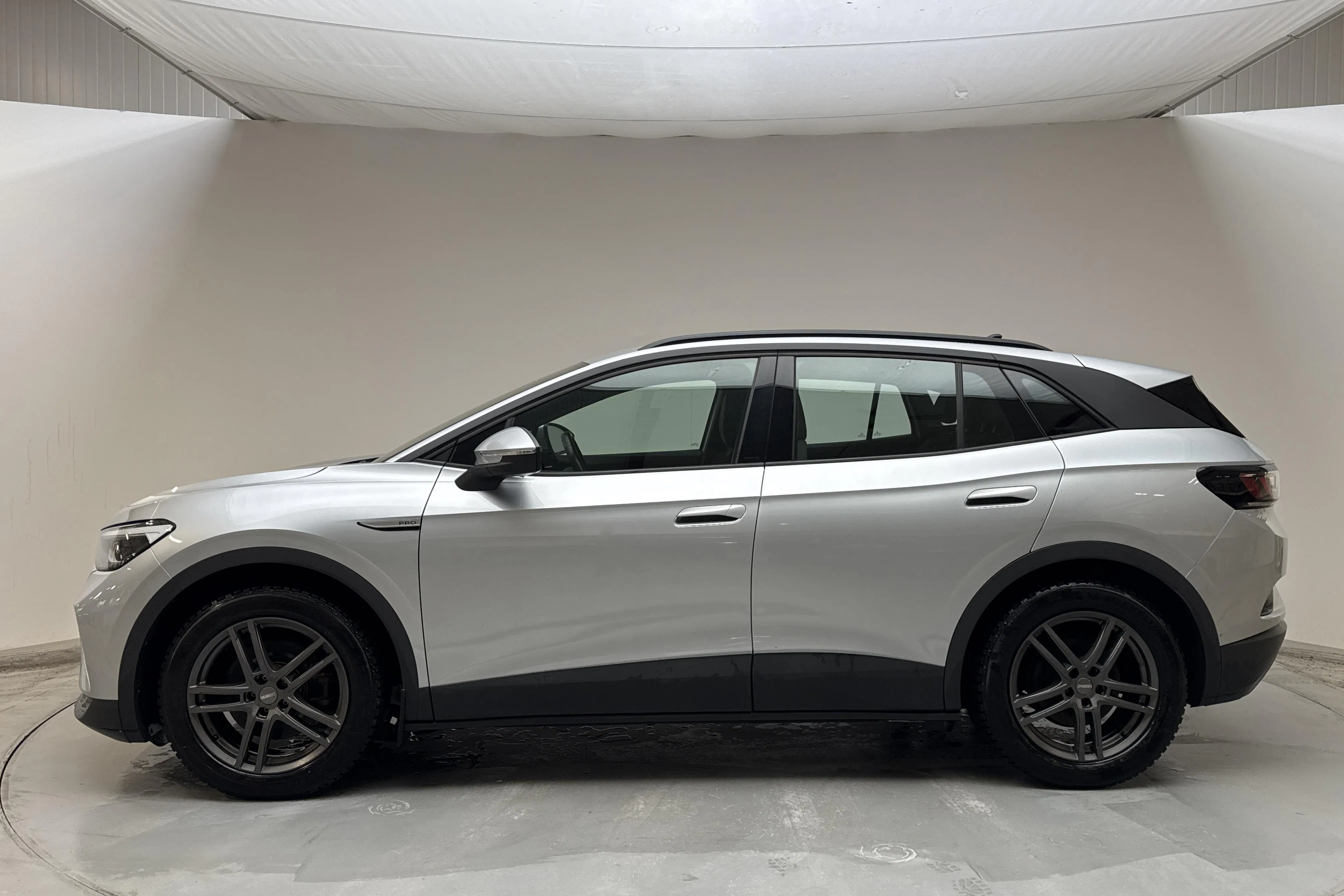 Presentationsfoto 2 av 15: VW ID.4 77kWh (204hk) - 10 761 mil - Automat - silver - 2022