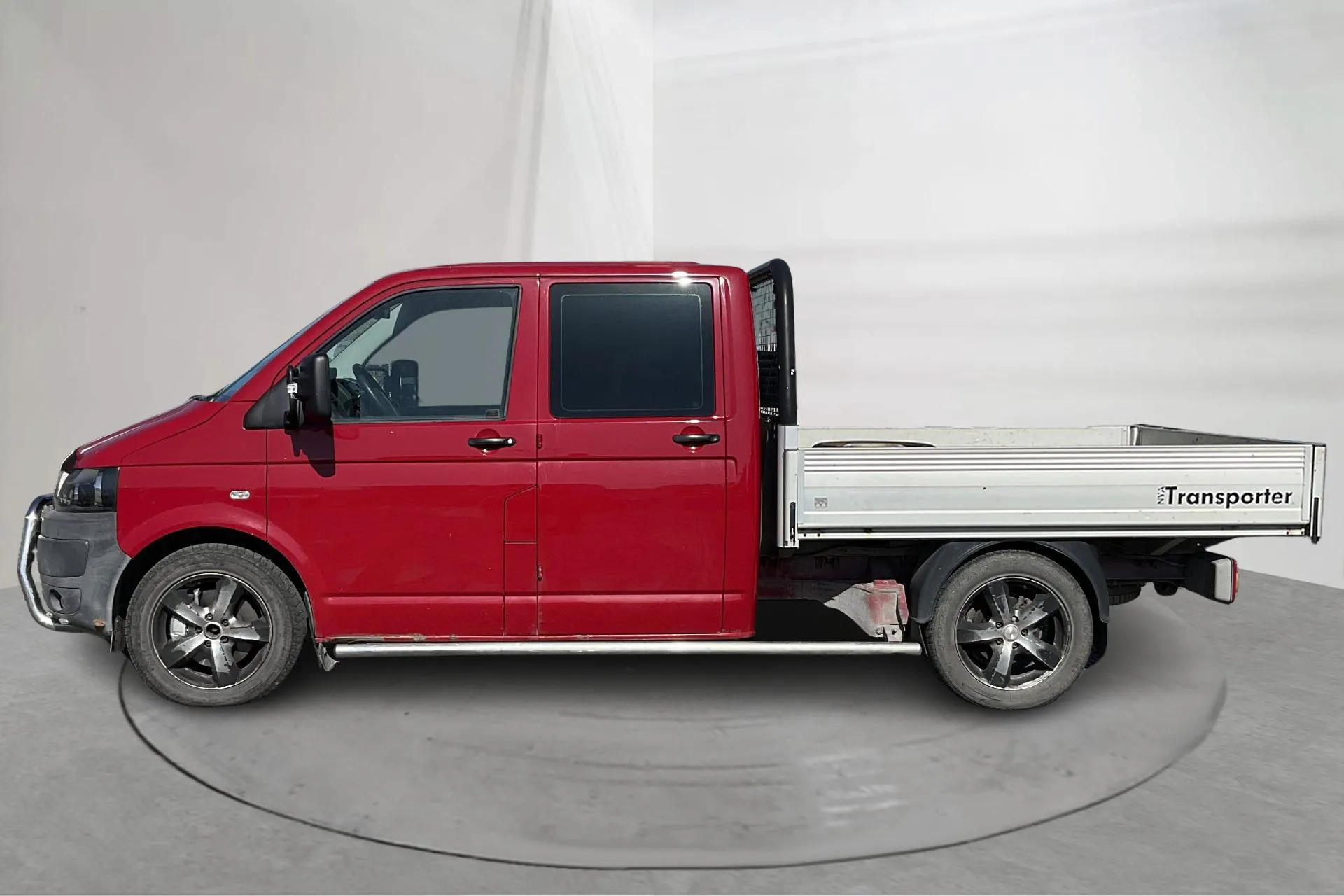 Presentationsfoto 2 av 13: VW Transporter T5 2.0 BiTDI Pickup 4MOTION (180hk) - 18 700 mil - Manuell - Dark Red - 2010