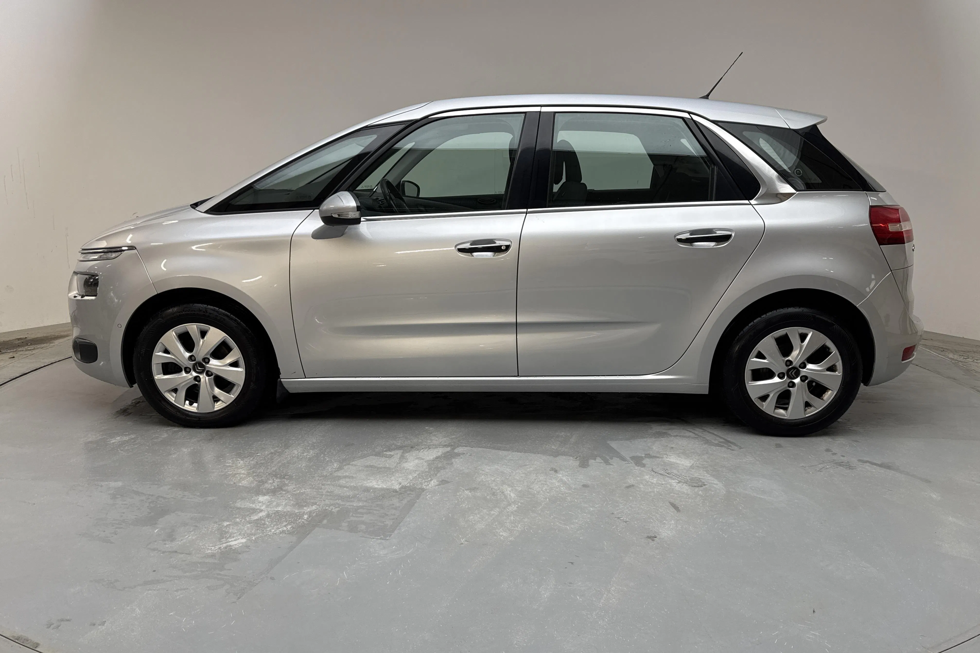 Presentation photo 2 of 15: Citroën C4 Picasso 1.6 HDi (115hk) - 182 090 km - Automatic - silver - 2014