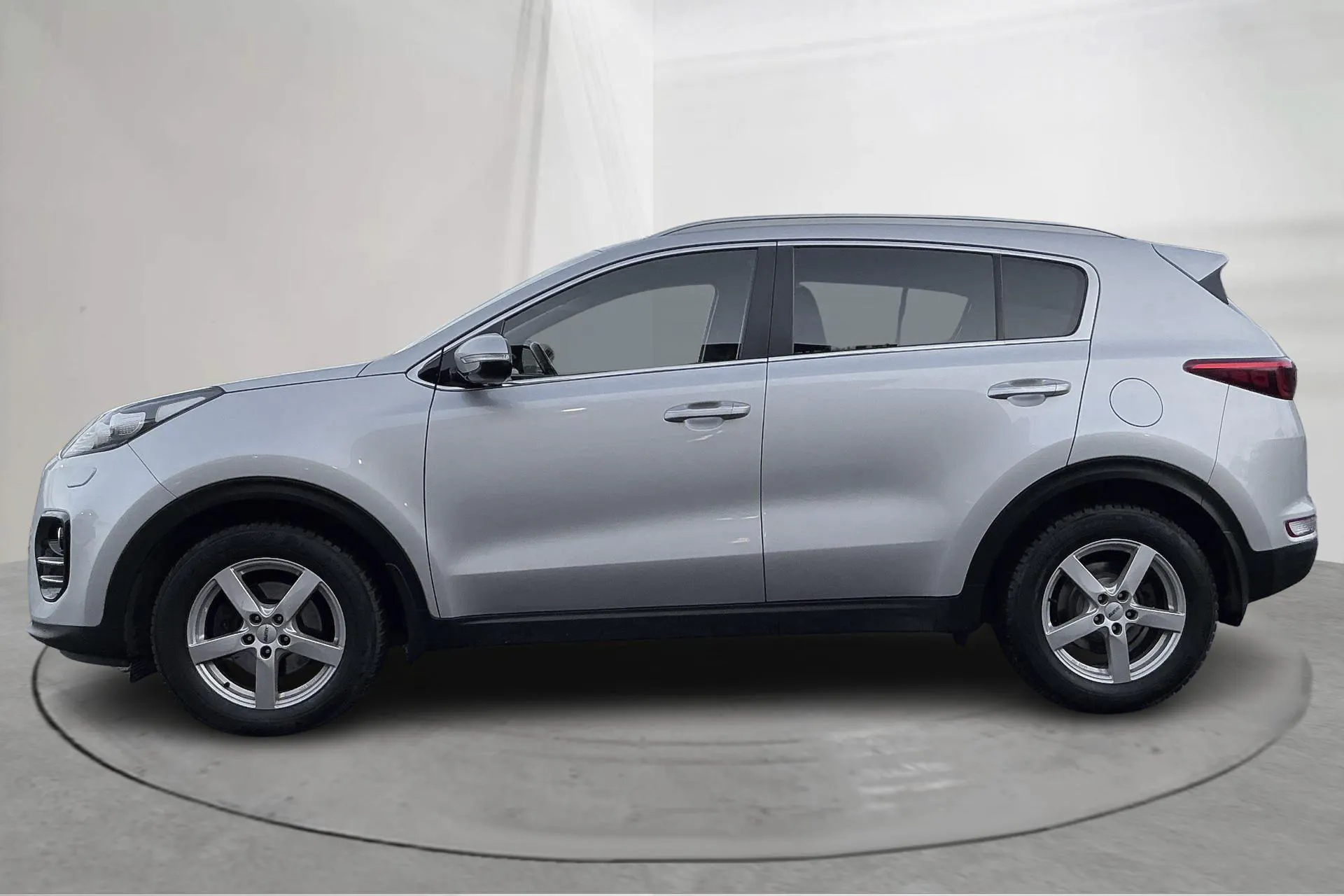 Presentationsfoto 2 av 16: KIA Sportage 1.7 CRDi 2WD (115hk) - 15 783 mil - Manuell - grå - 2016