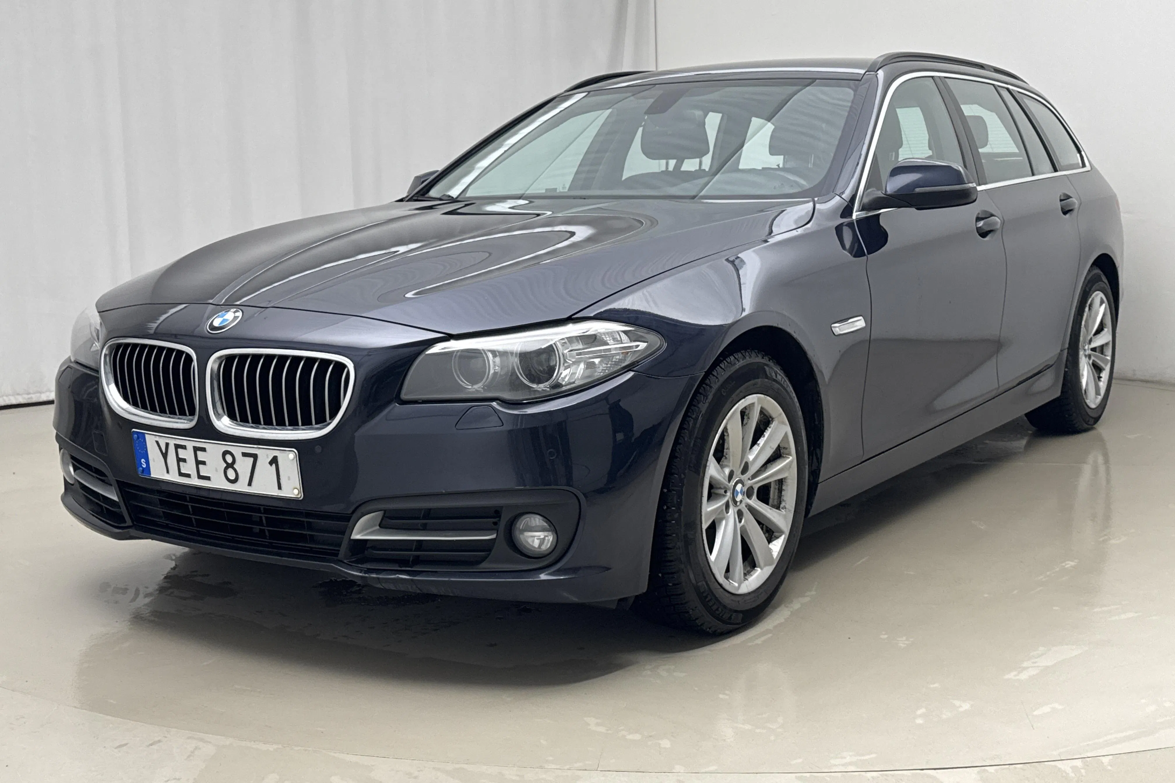 Presentation photo 1 of 17: BMW 520d xDrive Touring, F11 (190hk) - 245 390 km - Automatic - blue - 2016