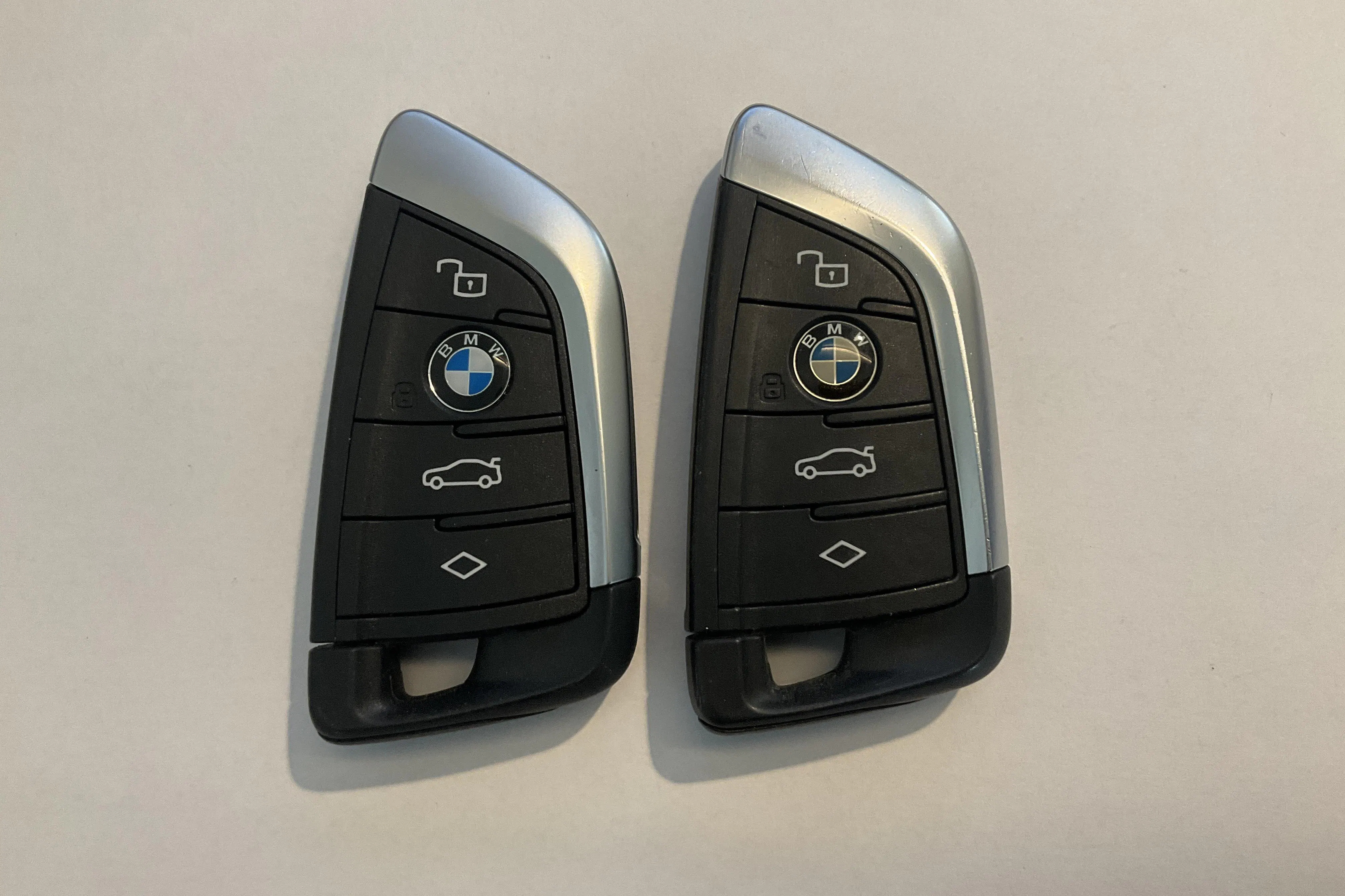 Presentationsfoto 16 av 16: BMW i4 eDrive40, G26 (340hk) - 7 967 mil - Automat - orange - 2023