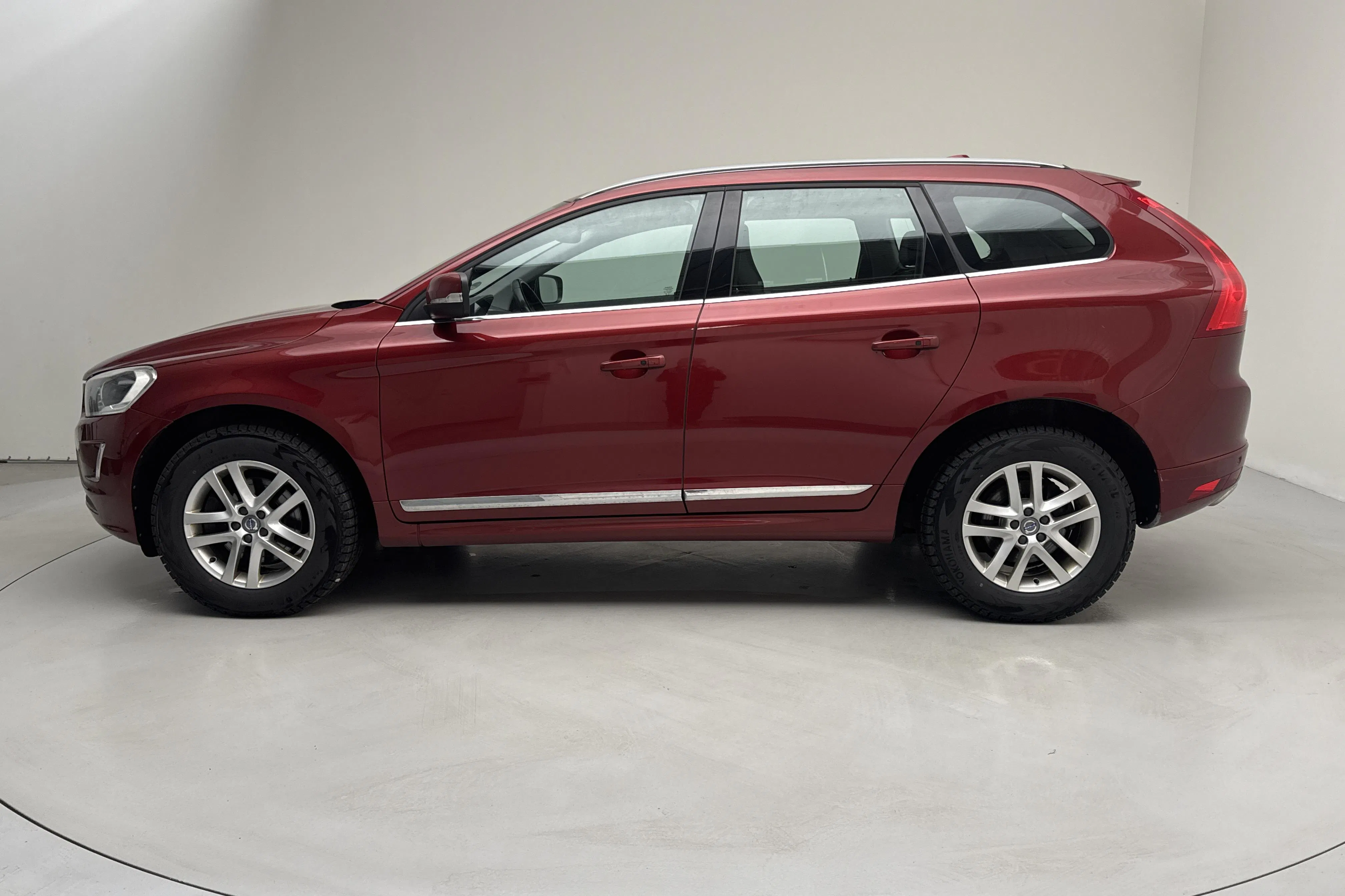 Presentationsfoto 2 av 14: Volvo XC60 D4 AWD (190hk) - 19 243 mil - Automat - röd - 2017