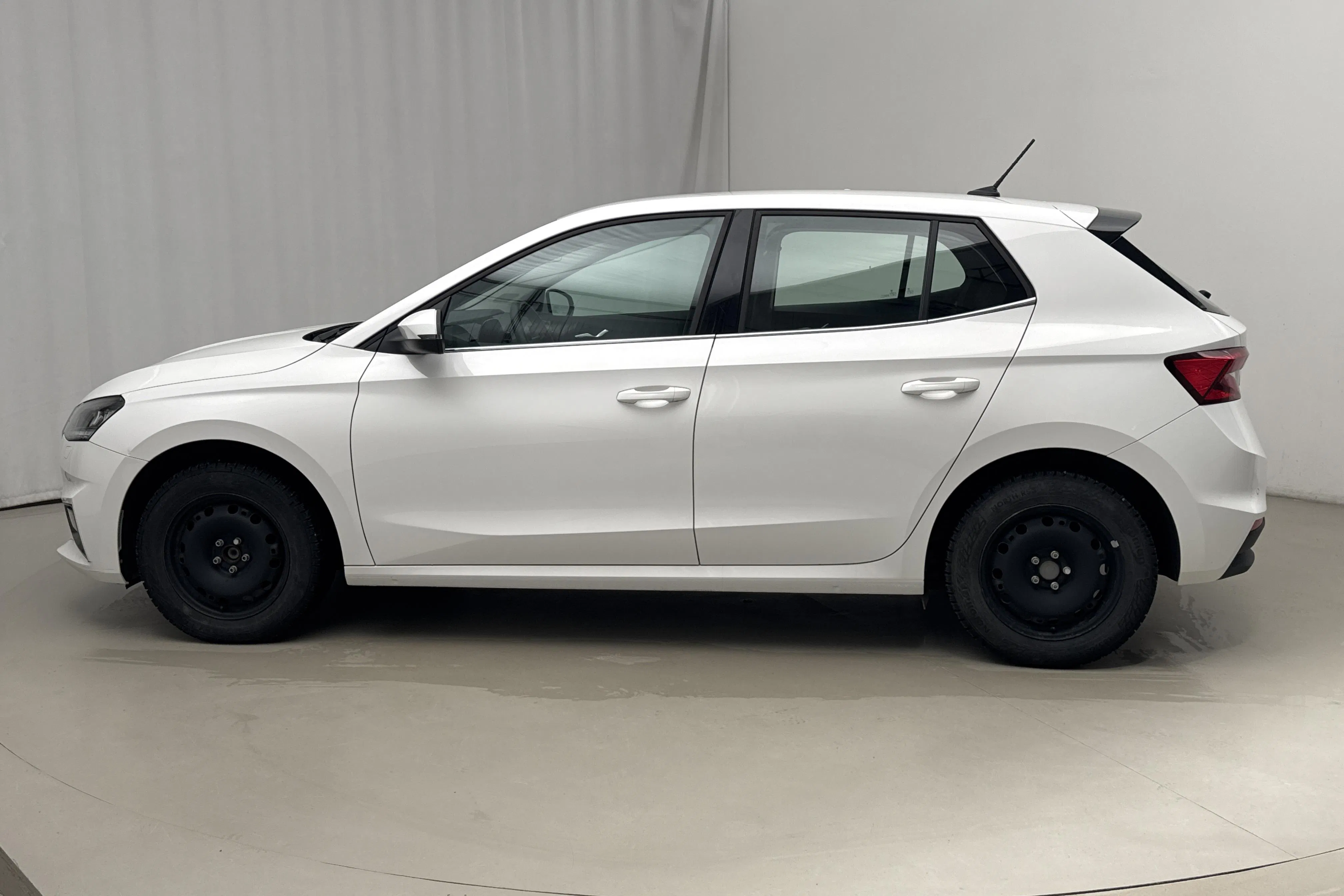 Presentation photo 2 of 19: Skoda Fabia 1.0 TSI (110hk) - 19 910 km - Automatic - white - 2022