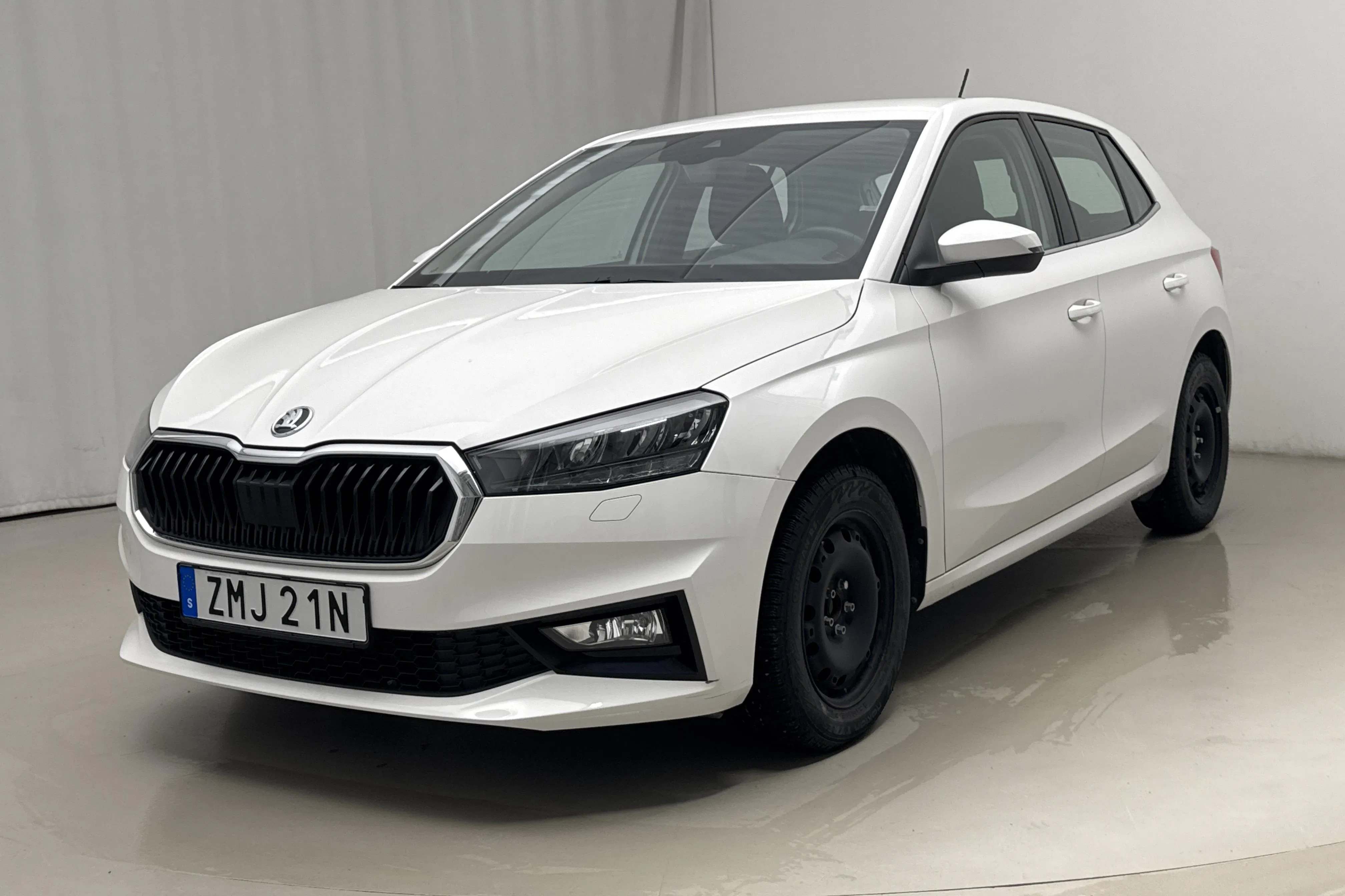 Presentation photo 1 of 19: Skoda Fabia 1.0 TSI (110hk) - 19 910 km - Automatic - white - 2022