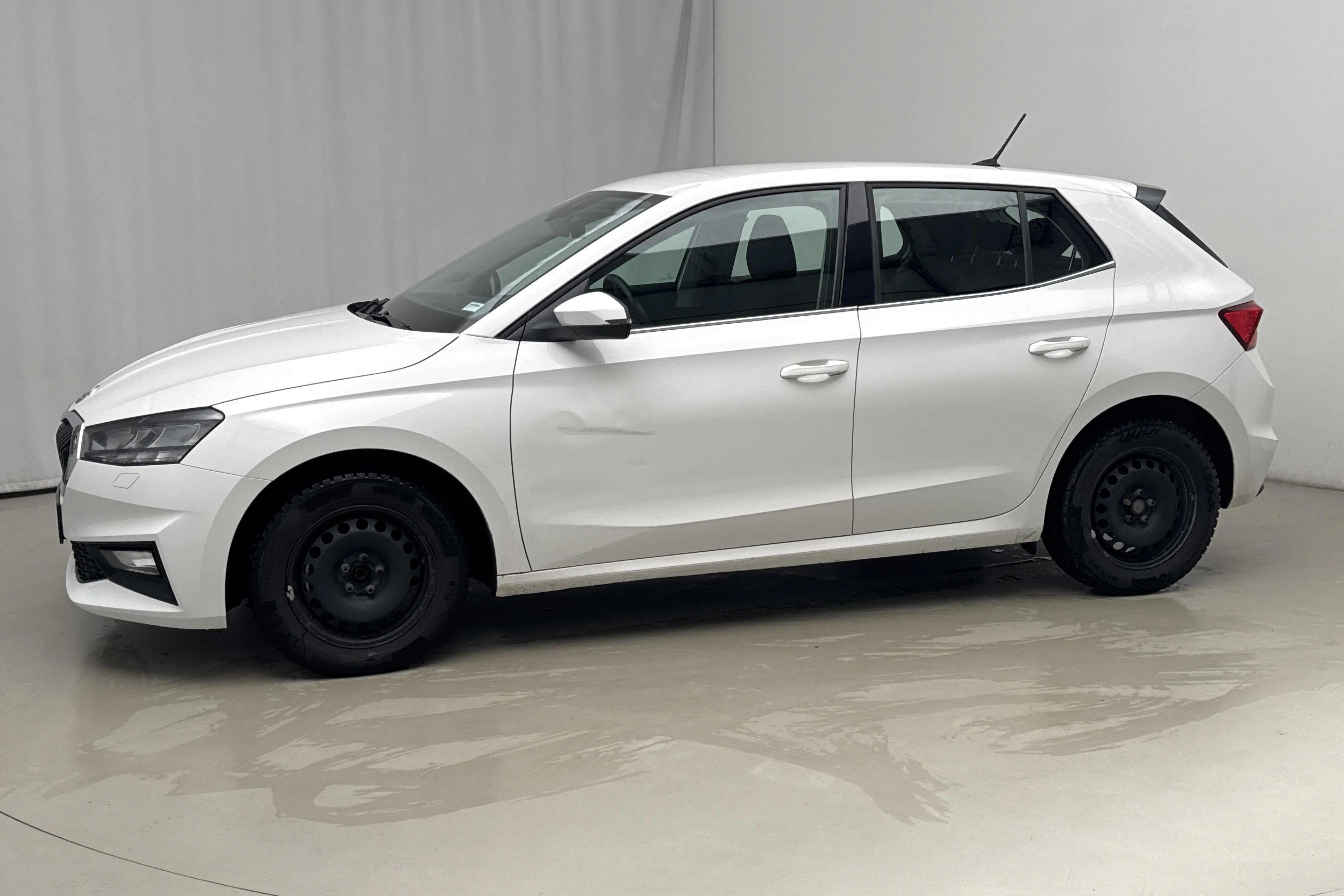 Presentationsfoto 2 av 16: Skoda Fabia 1.0 TSI (110hk) - 15 277 mil - Automat - vit - 2022