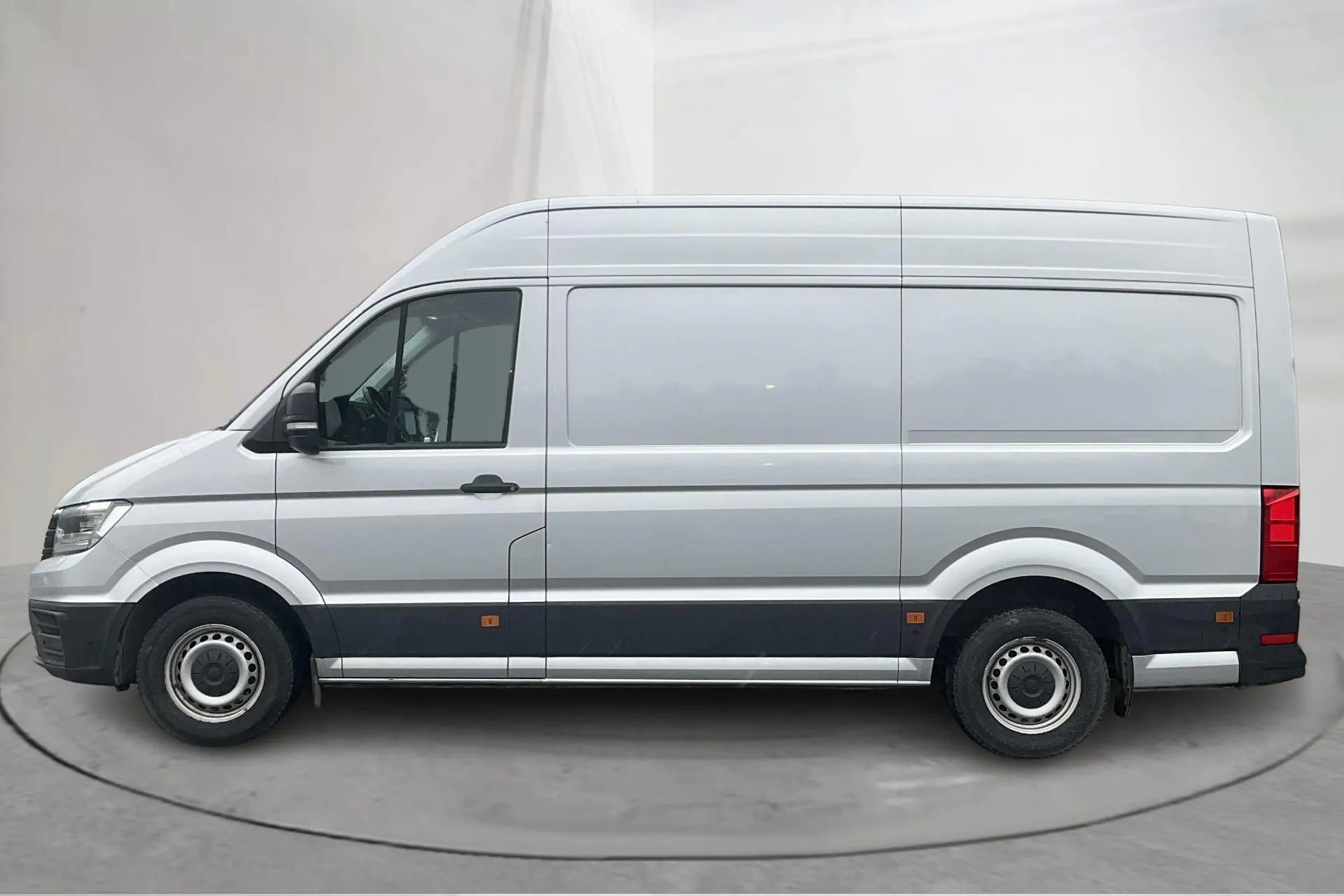 Presentation photo 2 of 15: VW Crafter 35 2.0 TDI Skåp (177hk) - 182 580 km - Automatic - silver - 2018