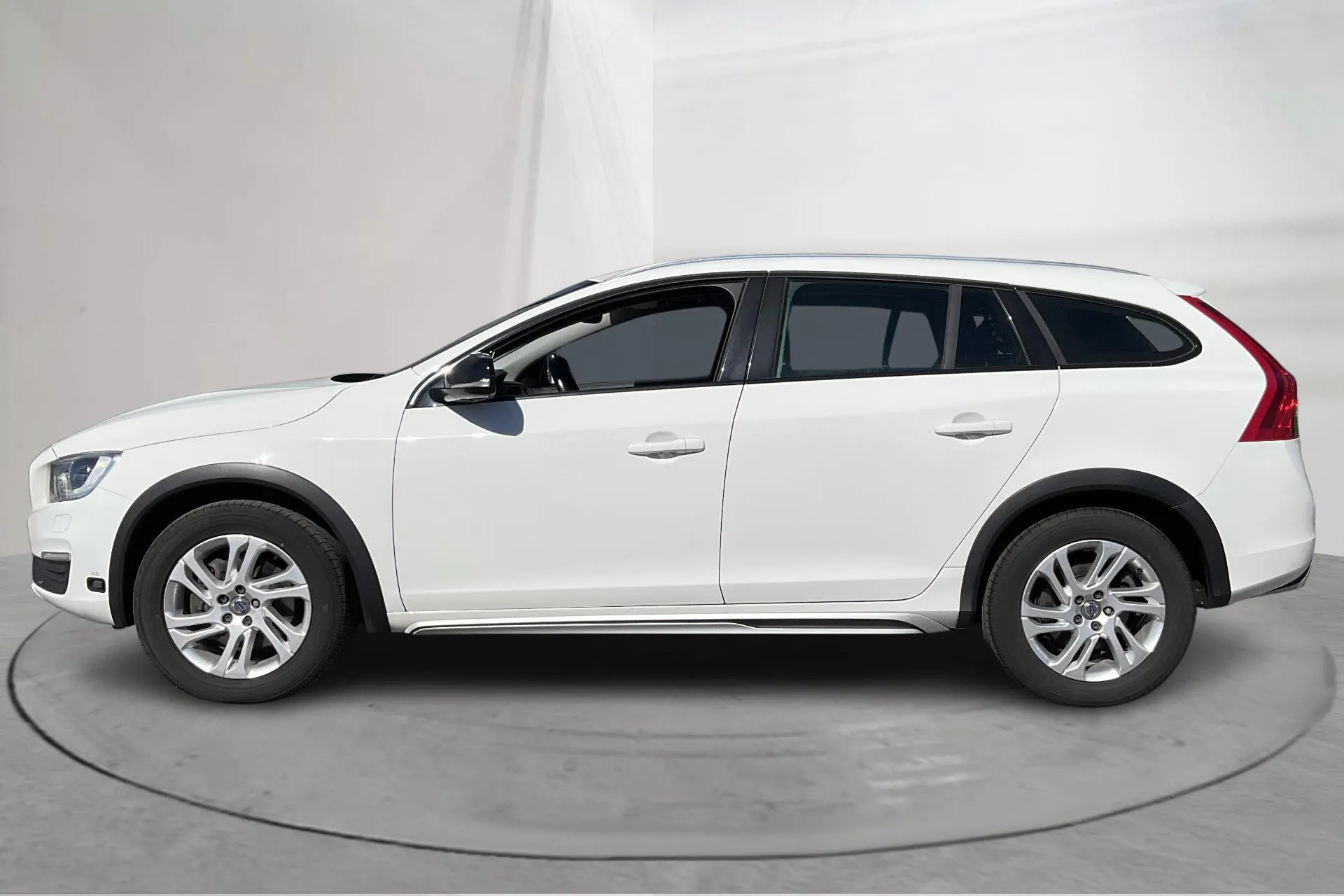 Presentation photo 2 of 19: Volvo V60 D3 Cross Country (150hk) - 155 510 km - Automatic - white - 2018