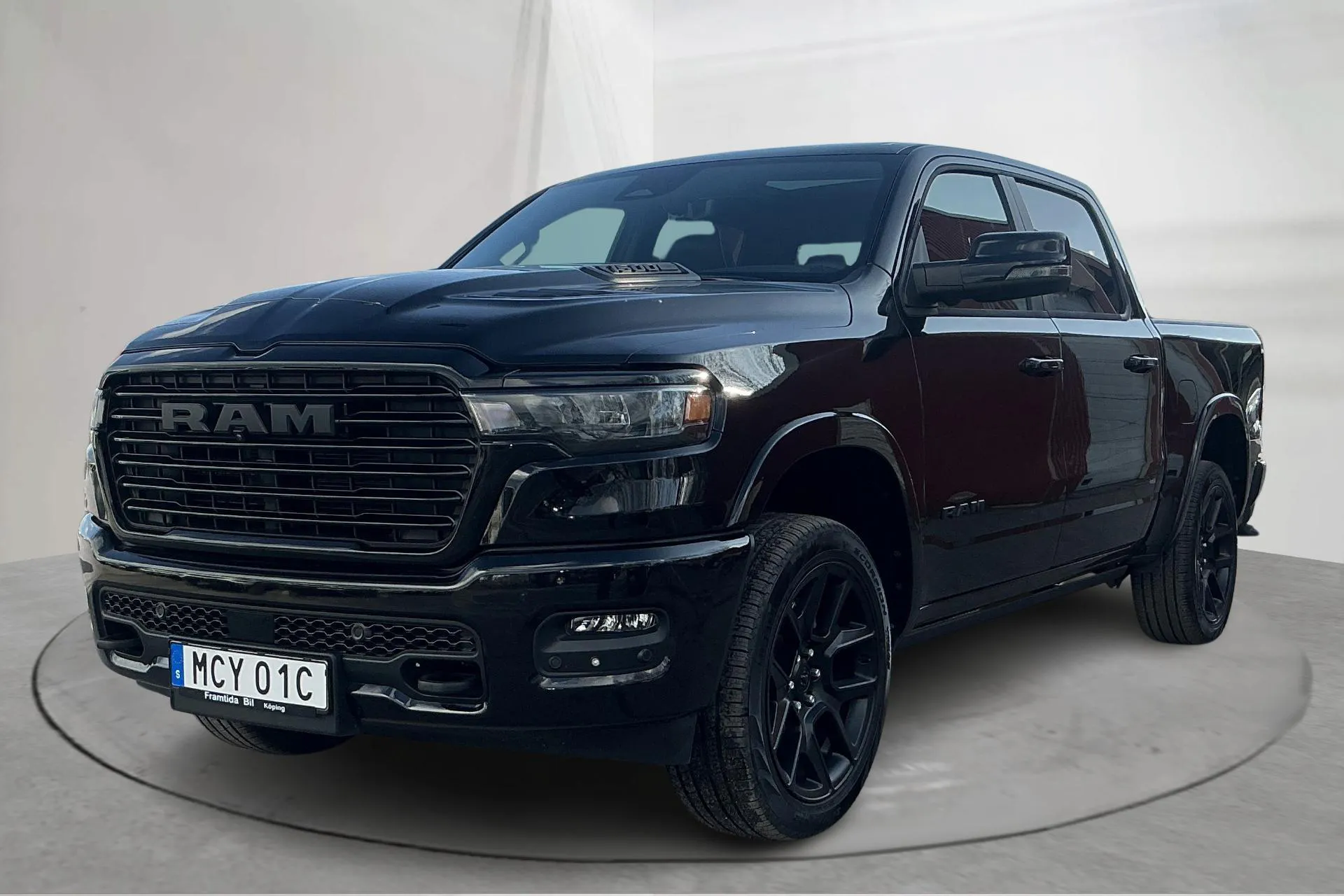 Presentationsfoto 1 av 19: Dodge RAM 1500 3.0 Hurricane 4WD (426hk) - 1 011 mil - Automat - svart - 2025