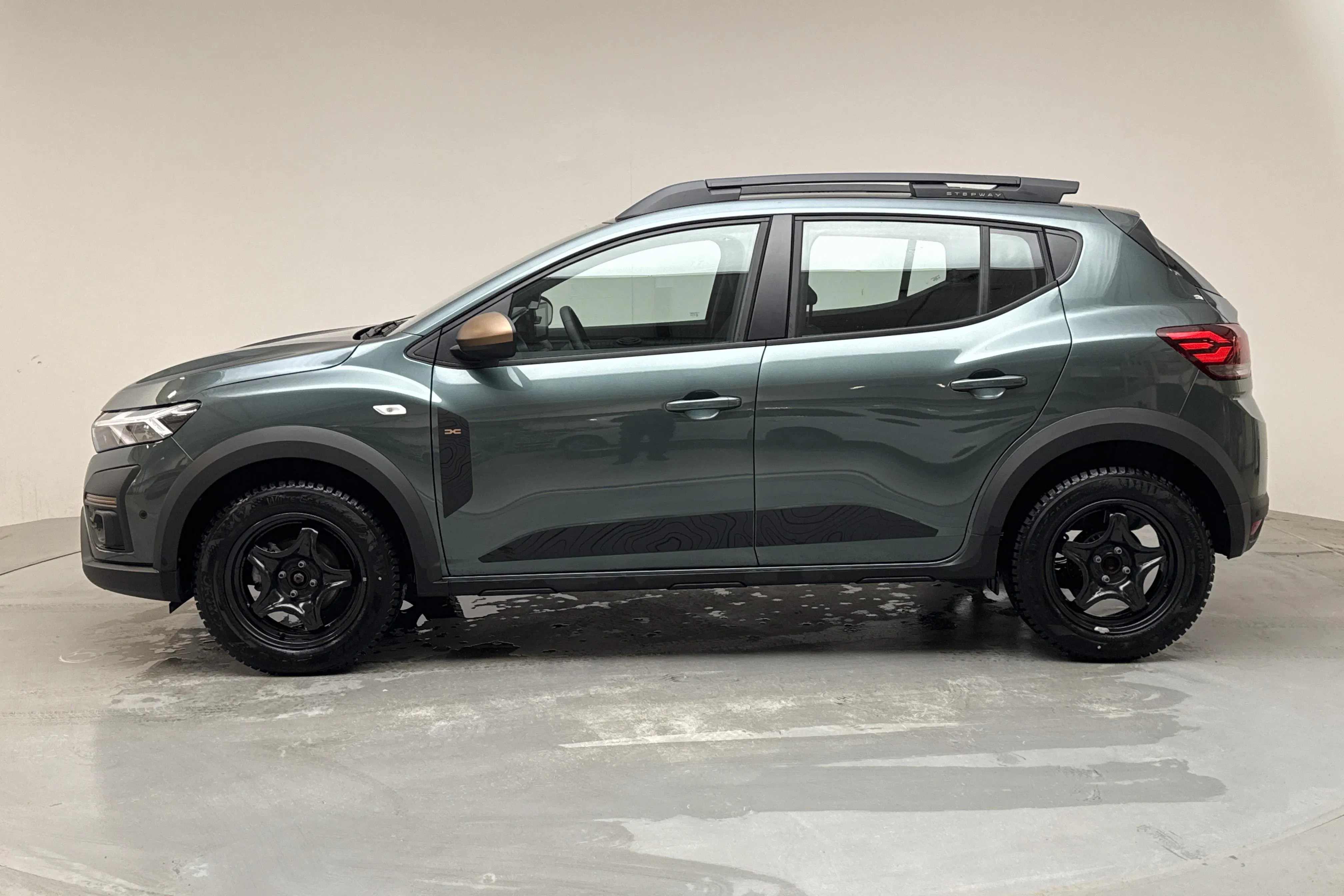 Presentationsfoto 2 av 15: Dacia Sandero 1.0 TCe (90hk) - 441 mil - Automat - grön - 2025