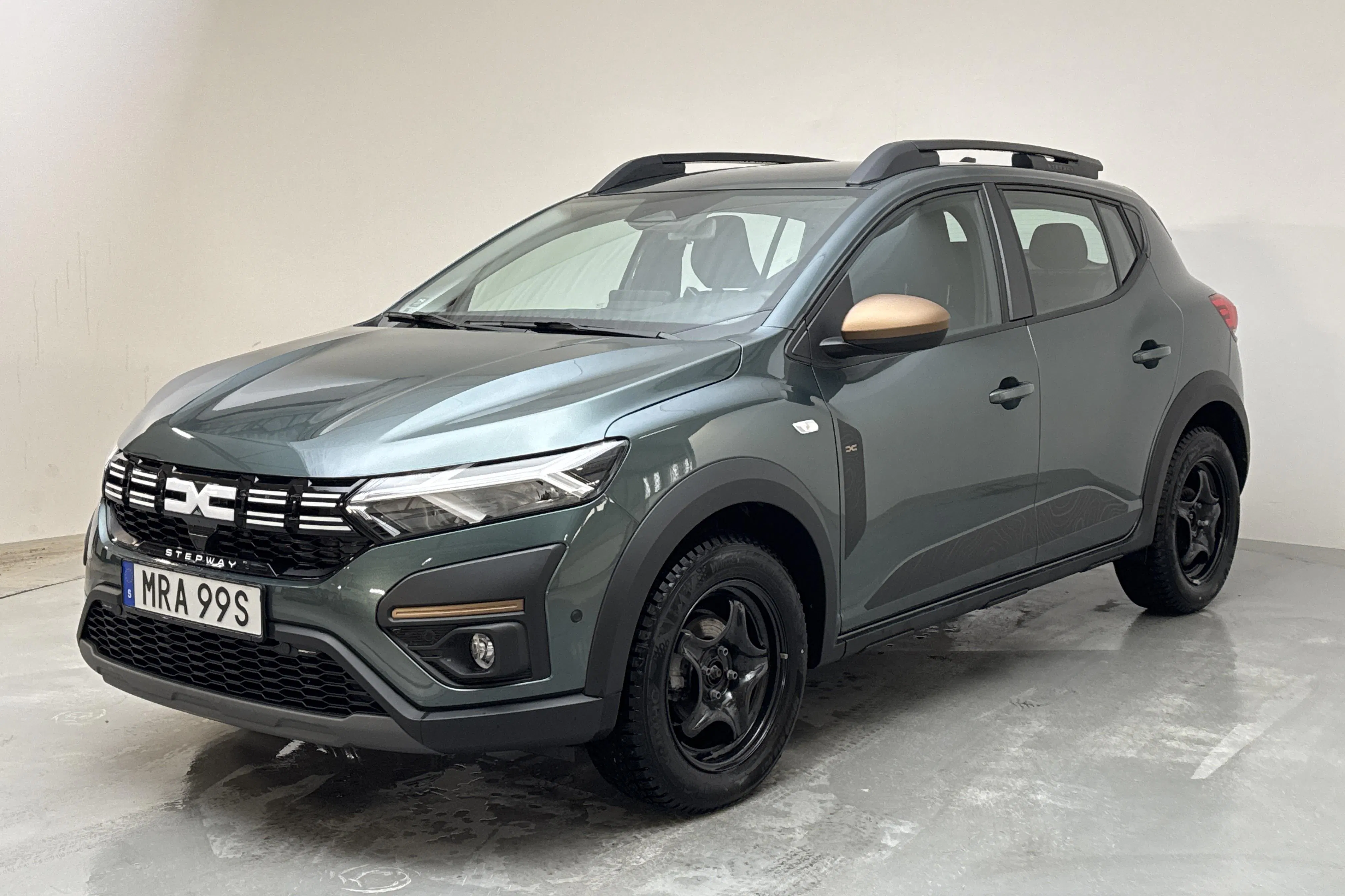 Presentationsfoto 1 av 15: Dacia Sandero 1.0 TCe (90hk) - 441 mil - Automat - grön - 2025