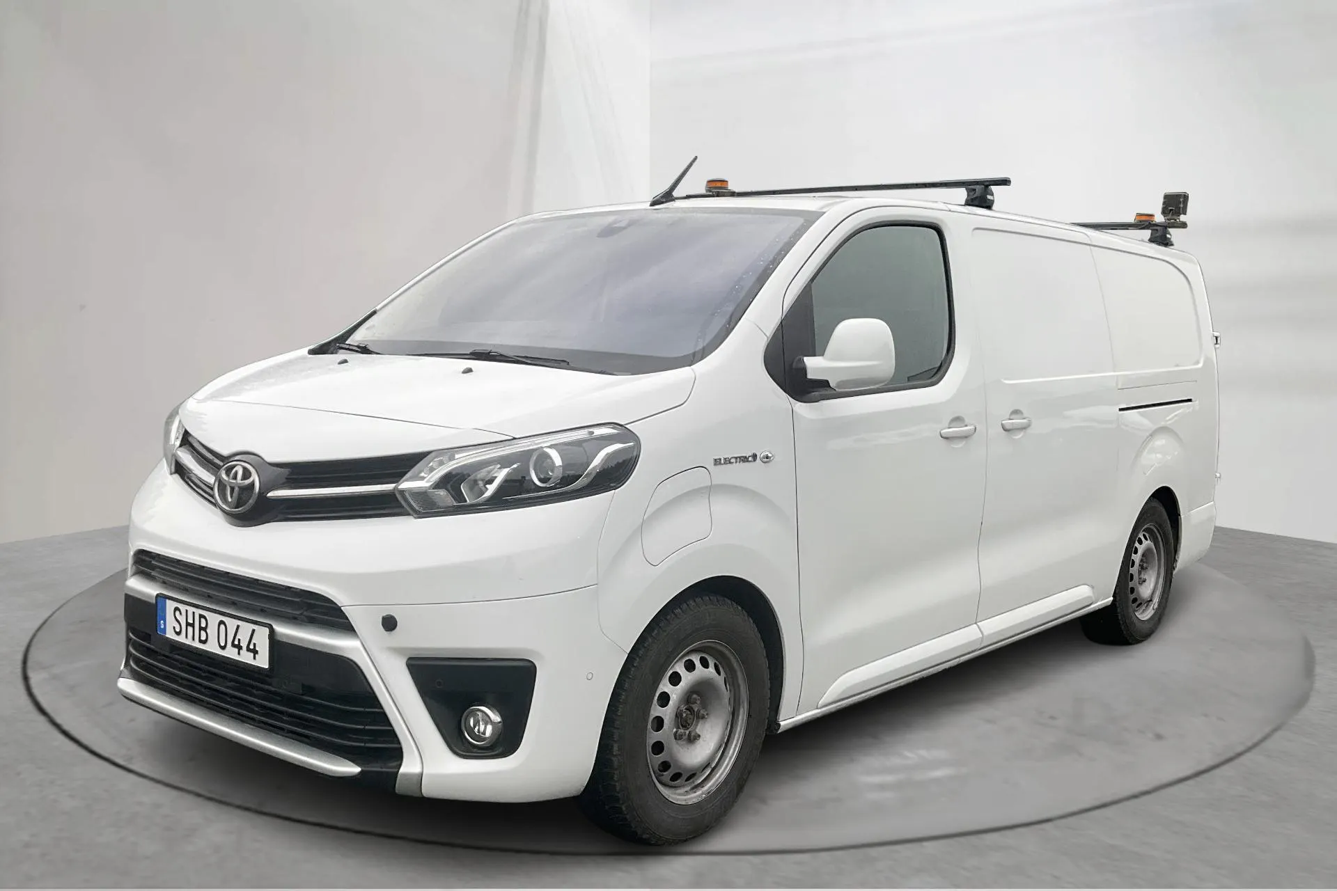 Presentationsfoto 1 av 17: Toyota PROACE Electric 75kWh (136hk) - 3 007 mil - Automat - vit - 2023