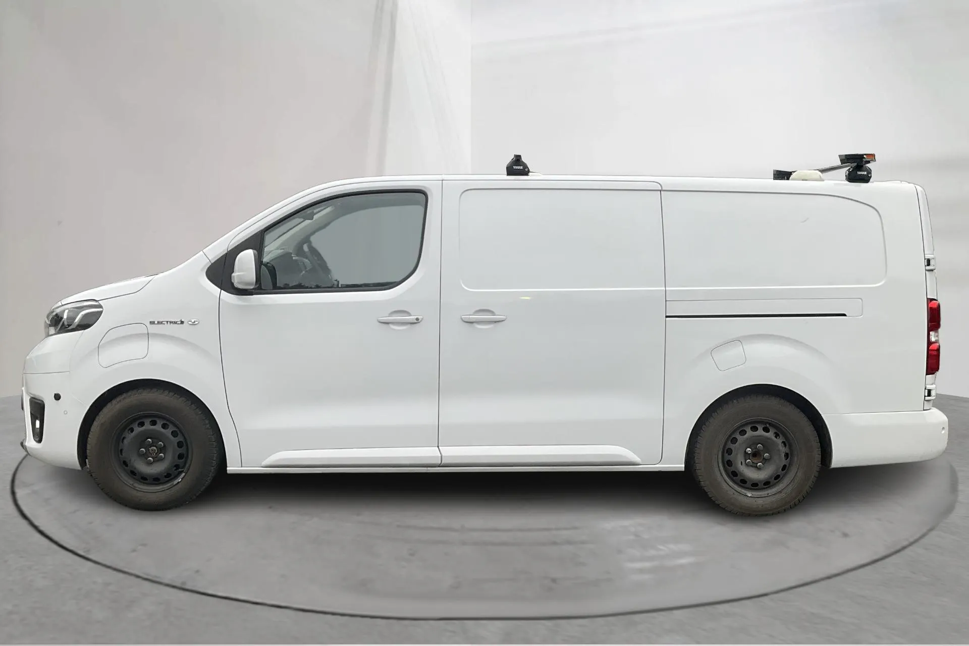 Presentation photo 2 of 17: Toyota PROACE Electric 75kWh (136hk) - 2 200 km - Automatic - white - 2023
