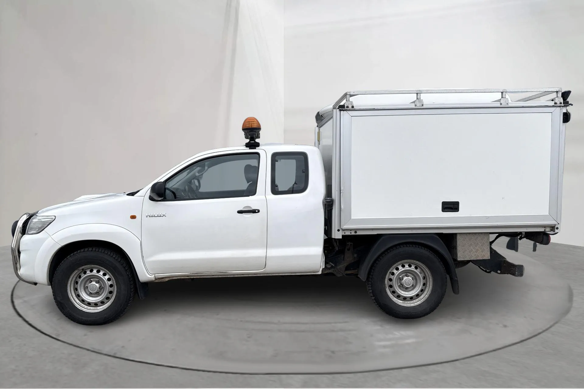 Præsentationsfoto 2 af 19: Toyota Hilux 2.5 D-4D 4WD (144hk) - 170 880 kilometer - Manuel - Hvid - 2014