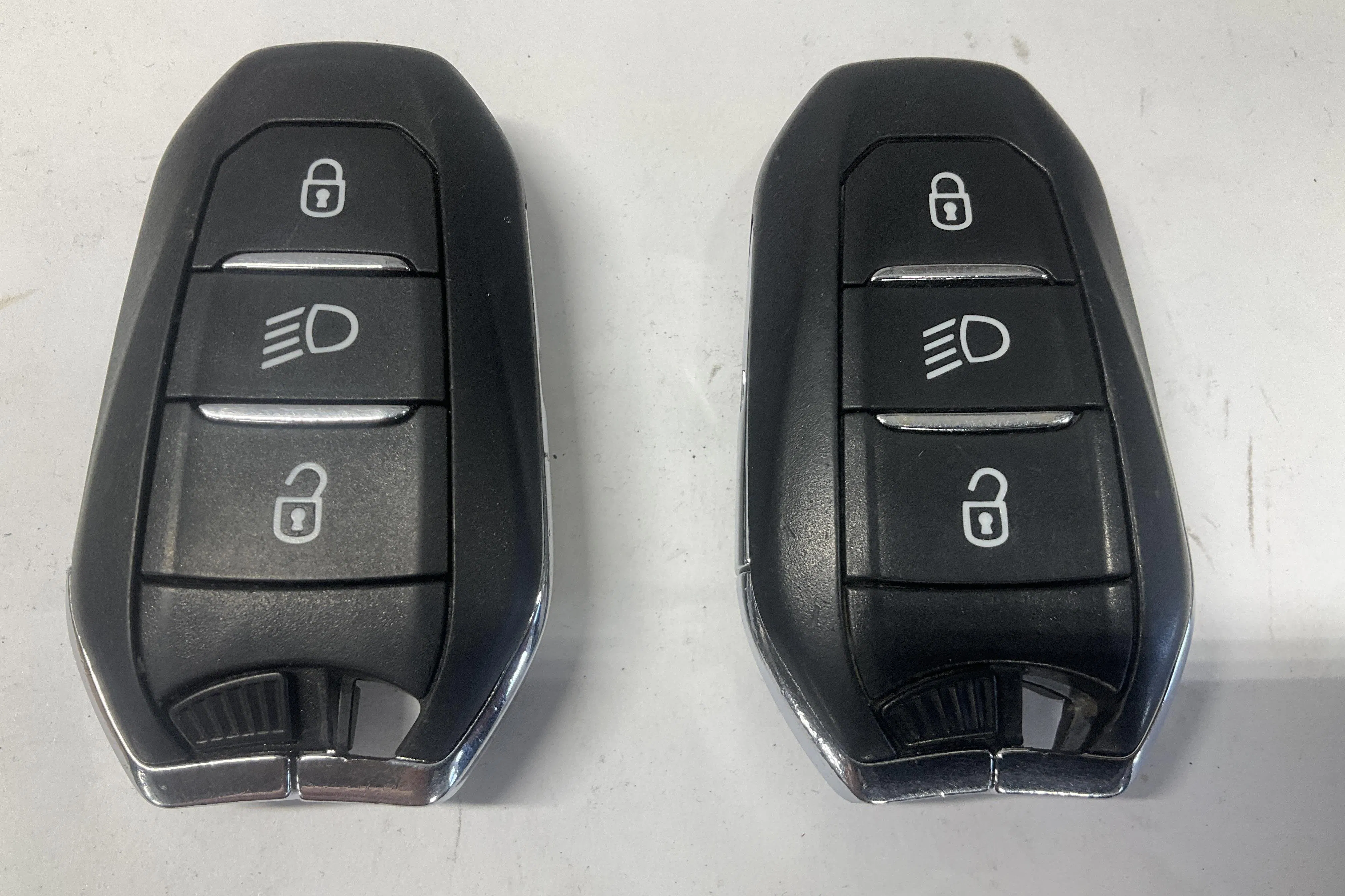 Presentation photo 16 of 16: Peugeot 3008 1.5 BlueHDi (130hk) - 112 440 km - Automatic - blue - 2021