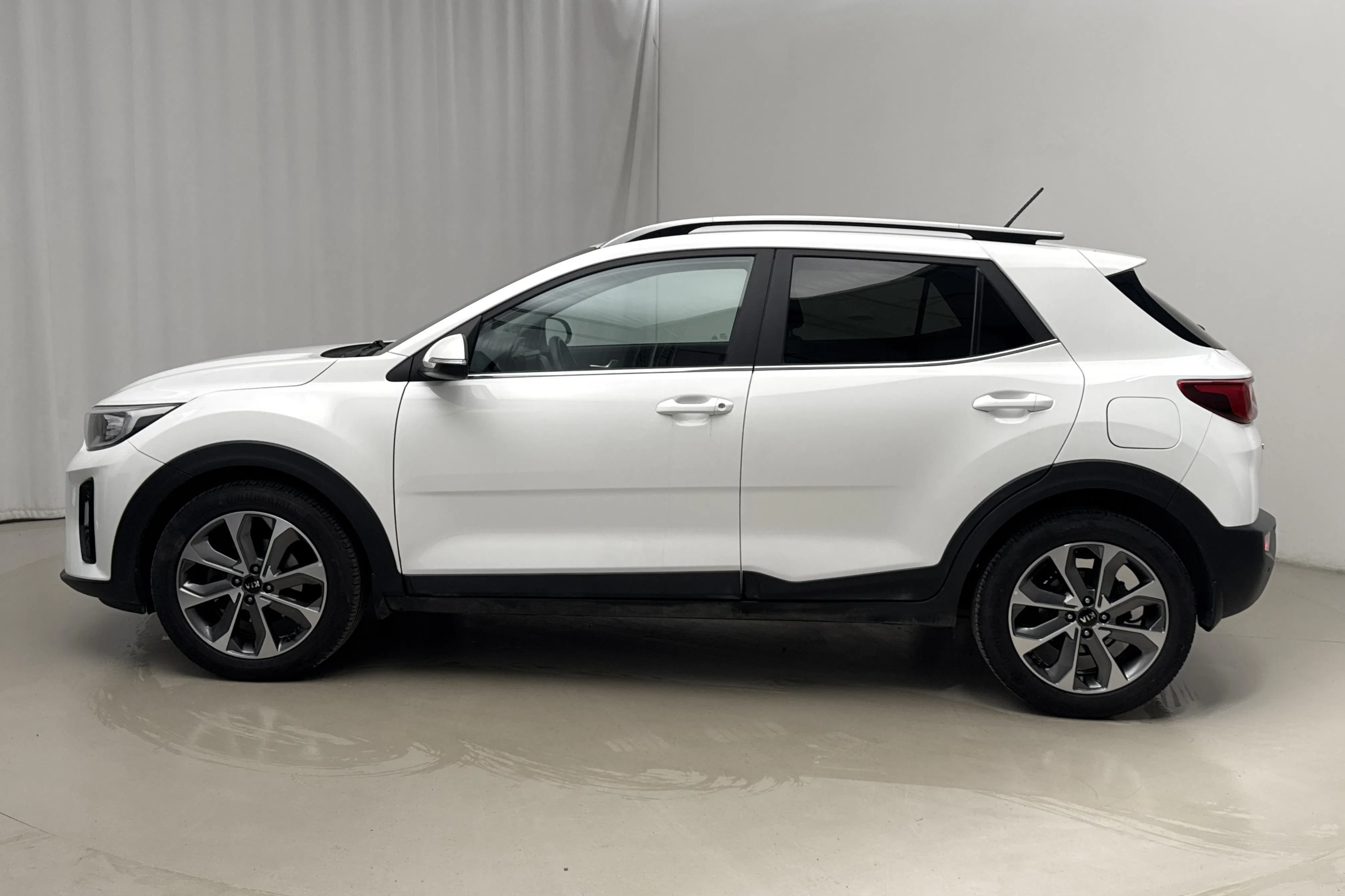 Presentationsfoto 2 av 17: KIA Stonic 1.0 T-GDi (120hk) - 2 928 mil - Automat - vit - 2020