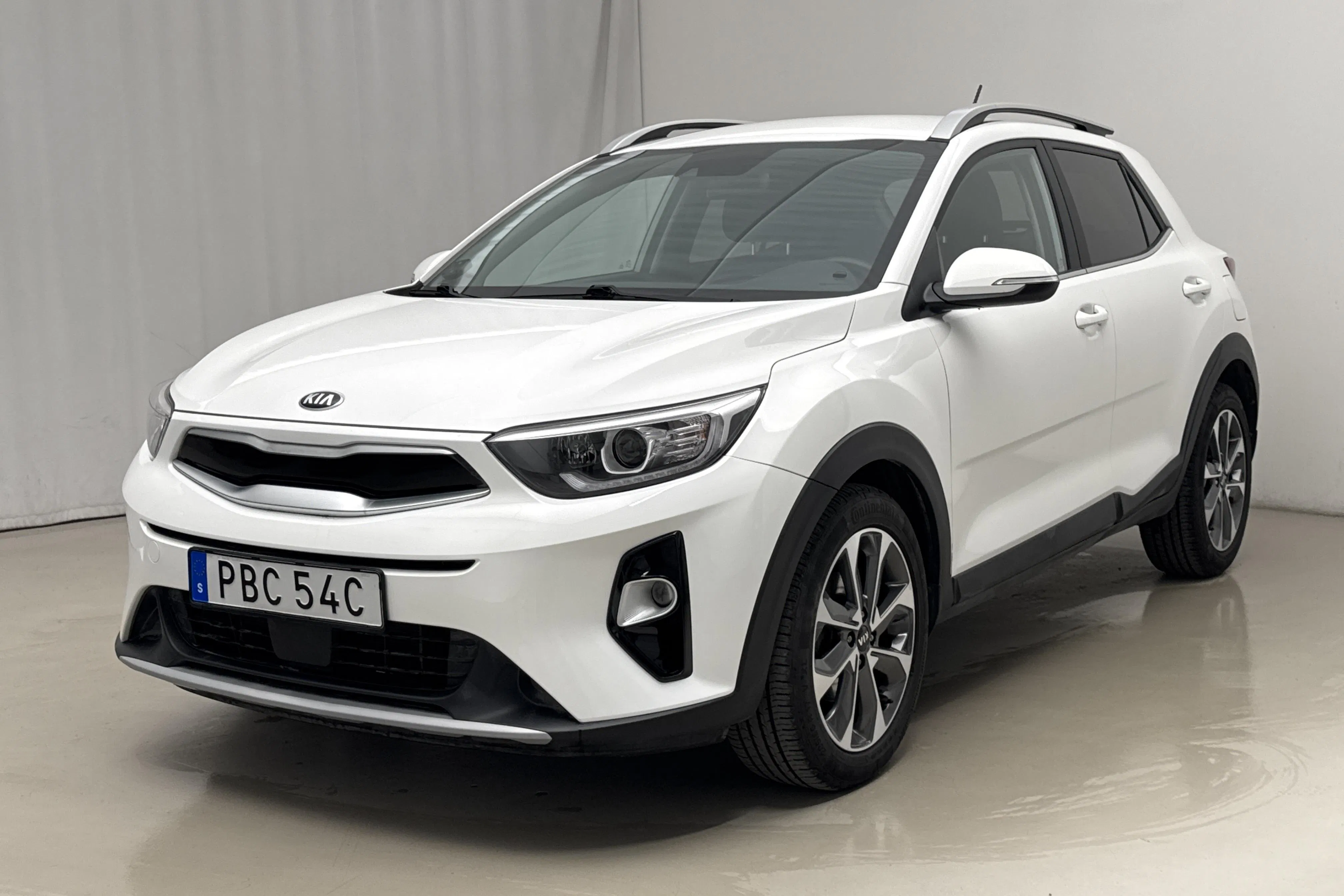 Presentationsfoto 1 av 17: KIA Stonic 1.0 T-GDi (120hk) - 2 928 mil - Automat - vit - 2020