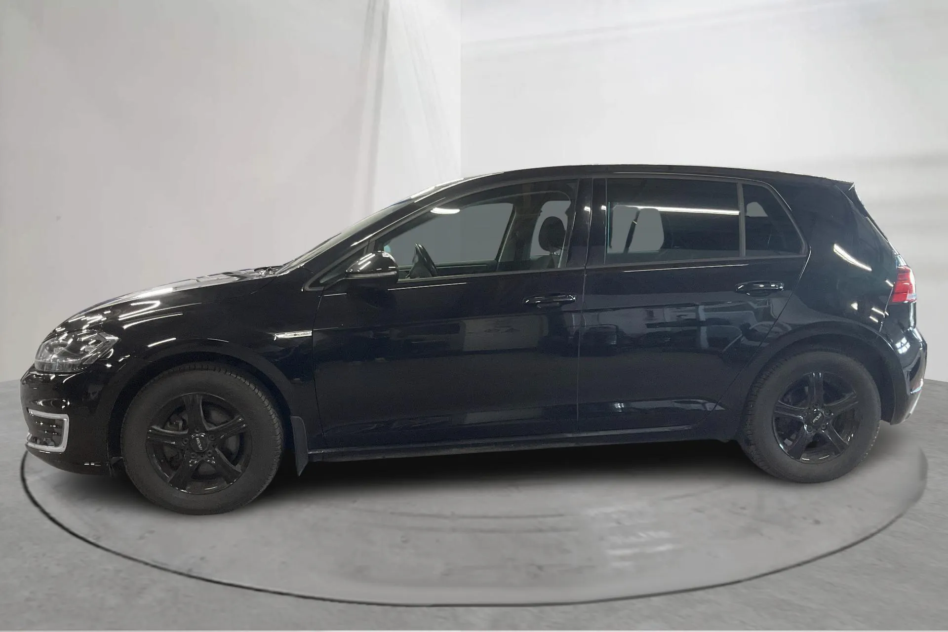 Presentationsfoto 2 av 19: VW e-Golf VII 5dr (136hk) - 13 258 mil - Automat - svart - 2018