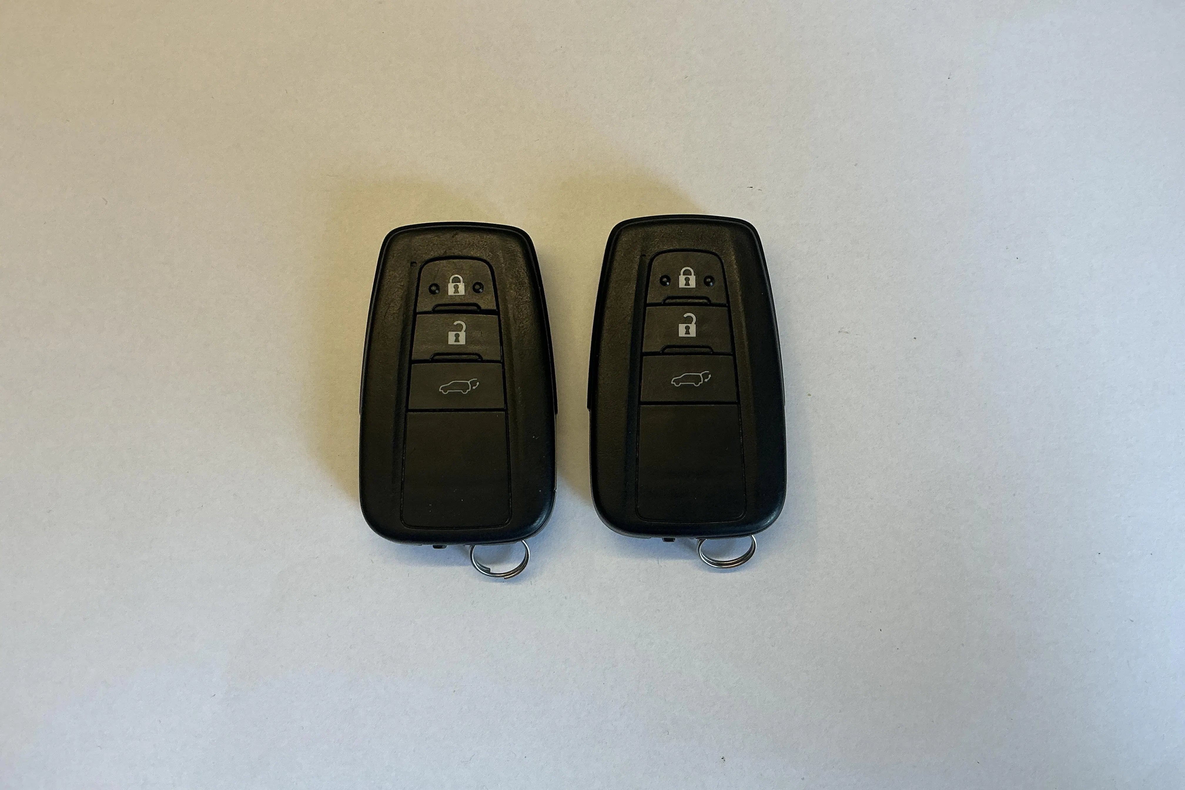 Präsentationsfoto 15 von 15: Toyota RAV4 2.5 HSD AWD (222hk) - 197 520 Kilometer - Verkaufsautomat - Blaue Farbe - 2020