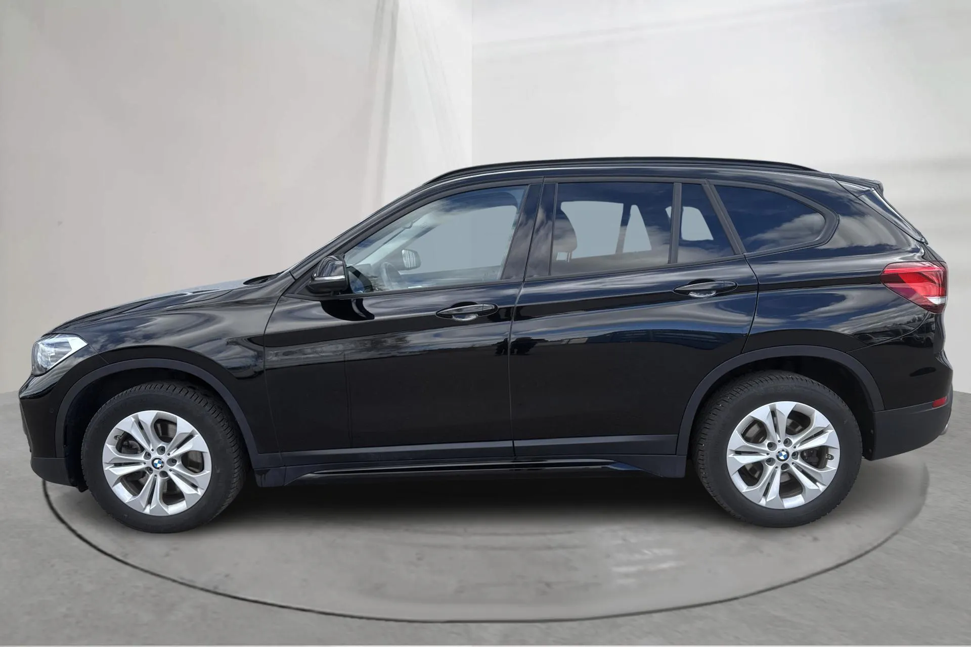 Presentationsfoto 2 av 15: BMW X1 xDrive20d LCI, F48 (190hk) - 8 059 mil - Automat - svart - 2021