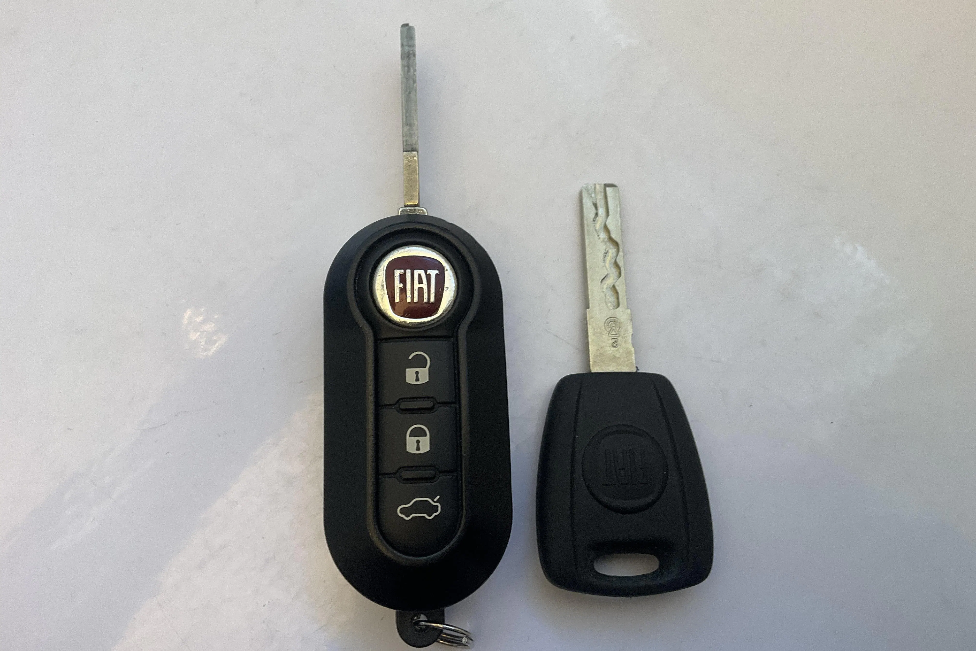 Presentation photo 13 of 13: Fiat 500 Hybrid (70hk) - 12 660 km - Manual - gray - 2022