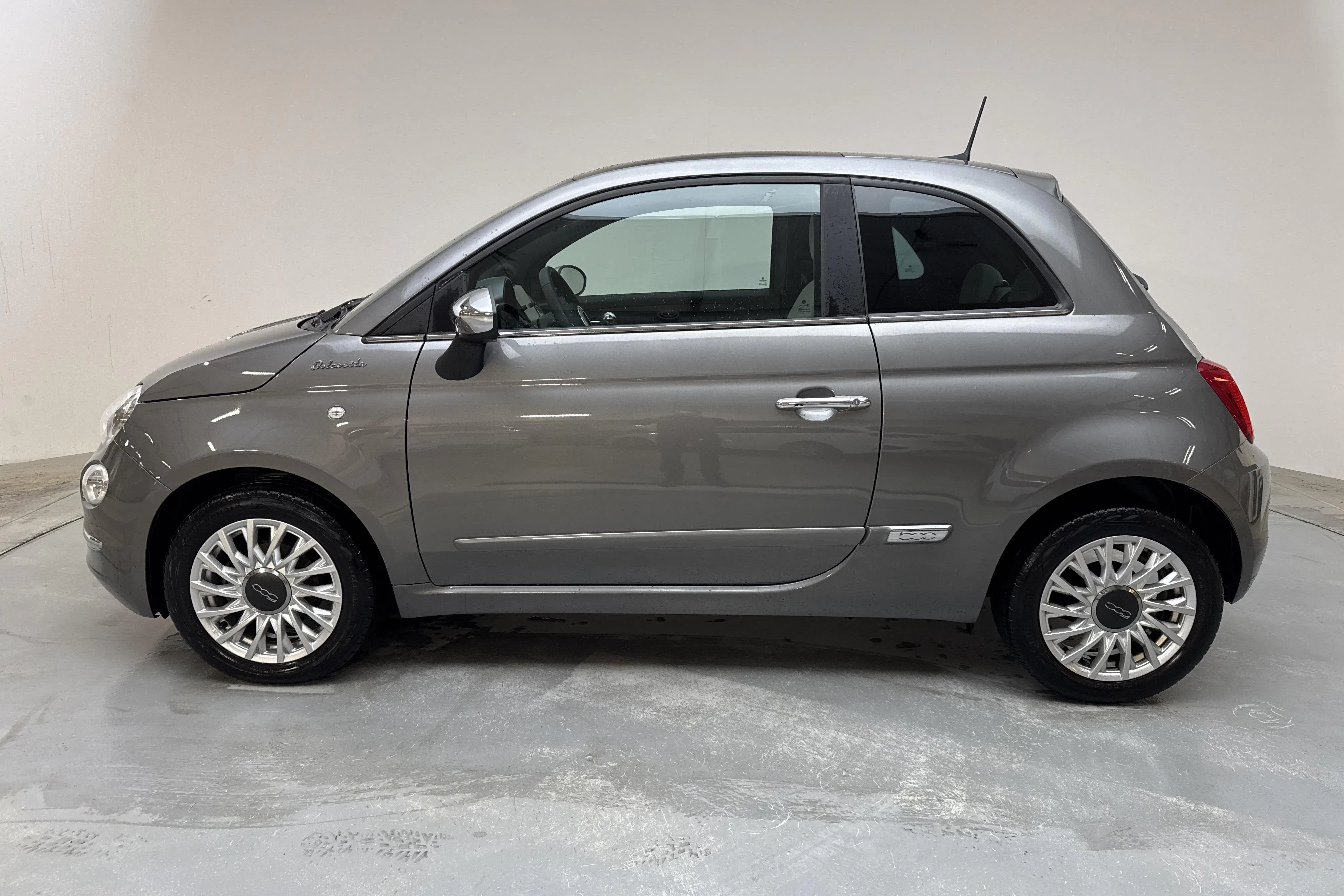 Presentation photo 2 of 13: Fiat 500 Hybrid (70hk) - 12 660 km - Manual - gray - 2022