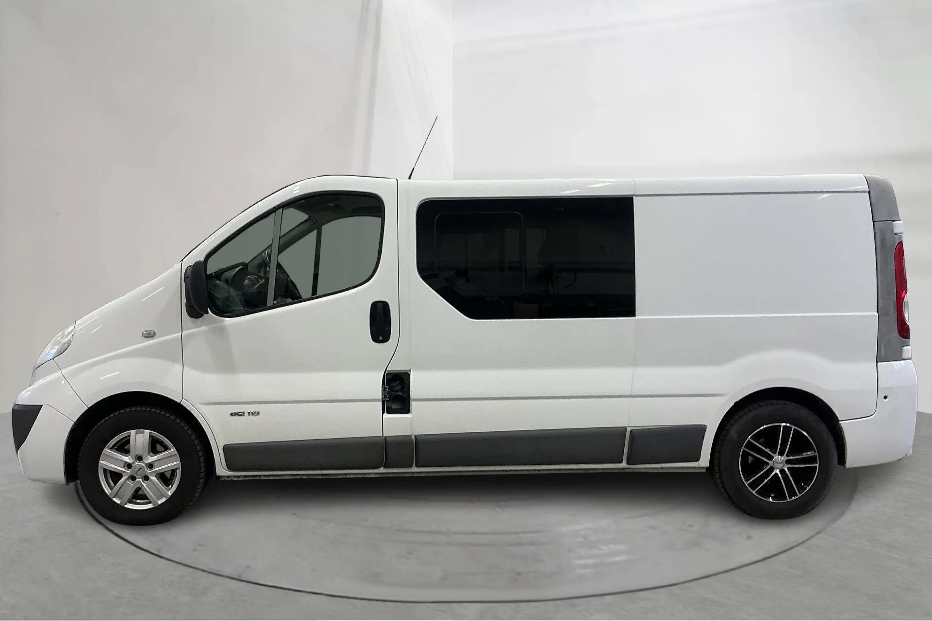 Presentation photo 2 of 17: Nissan Primastar Kombi 2.0 dCi (114hk) - 208 490 km - Manual - white - 2012