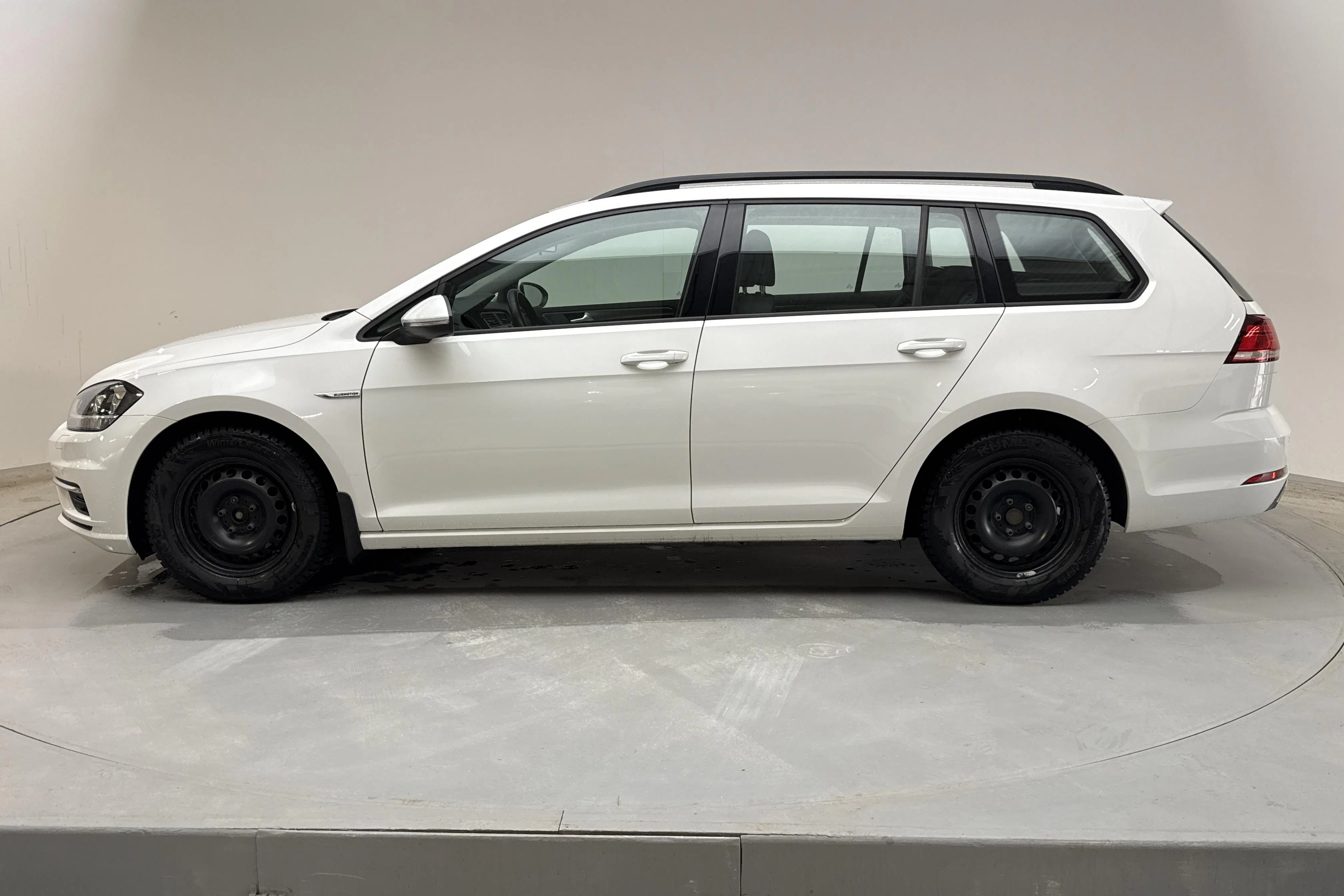 Presentation photo 2 of 13: VW Golf VII 1.4 TGI BlueMotion Sportscombi (110hk) - 33 890 km - Manual - white - 2018