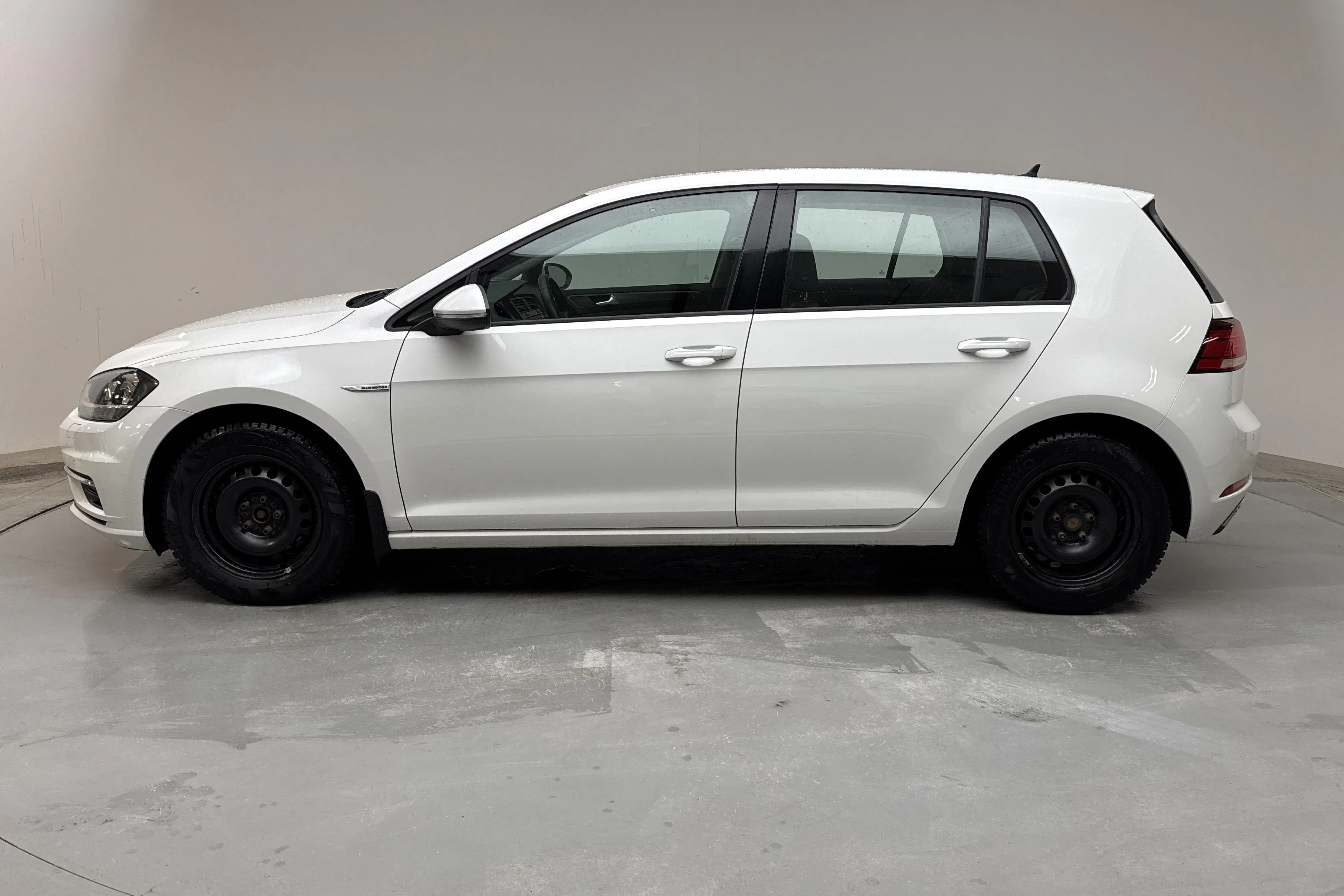 Präsentationsfoto 2 von 12: VW Golf VII 1.4 TGI 5dr (110hk) - 104 160 Kilometer - Handbuch - Weiß - 2018