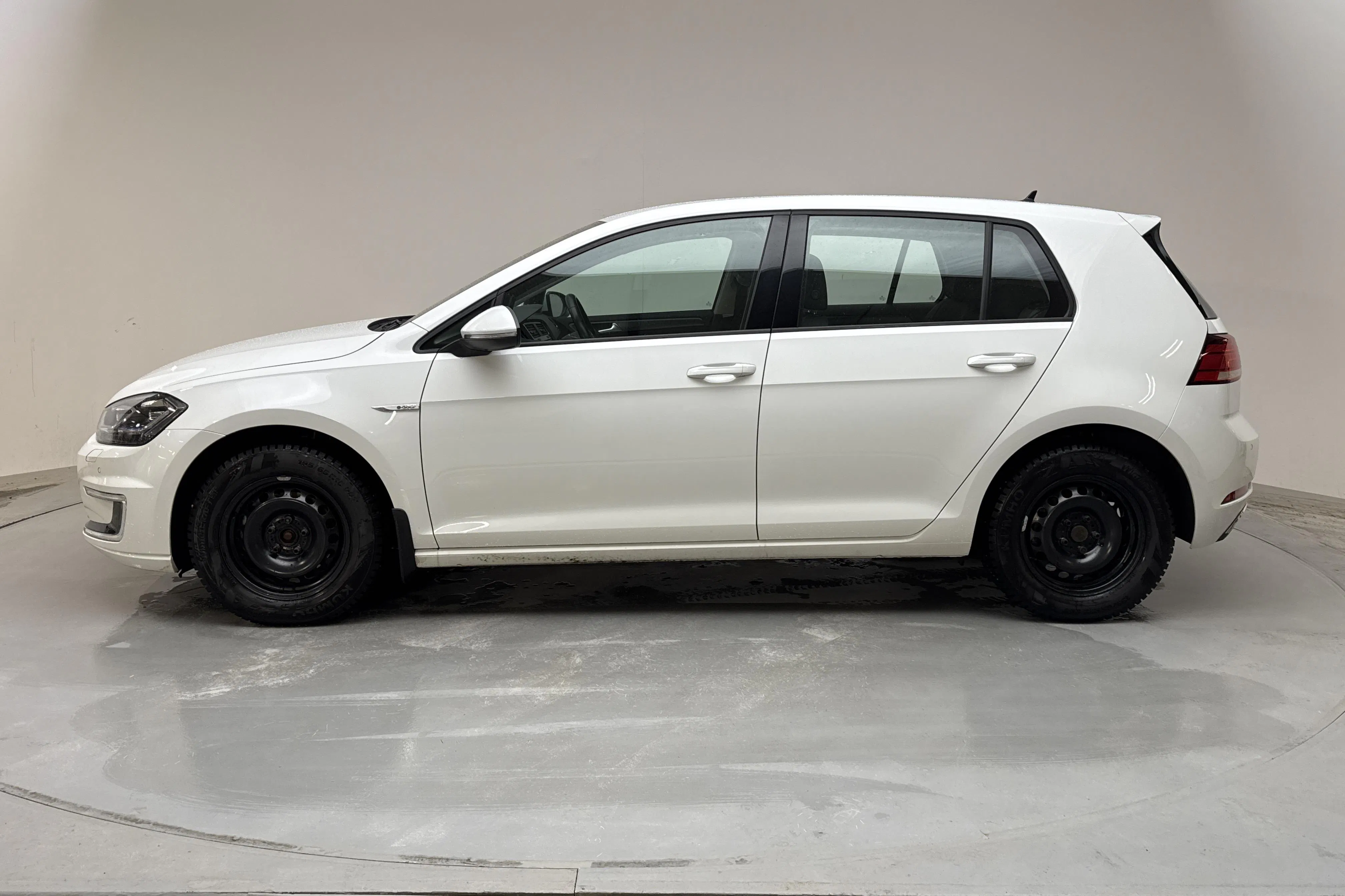 Presentation photo 2 of 17: VW e-Golf VII 5dr (136hk) - 40 160 km - Automatic - white - 2019