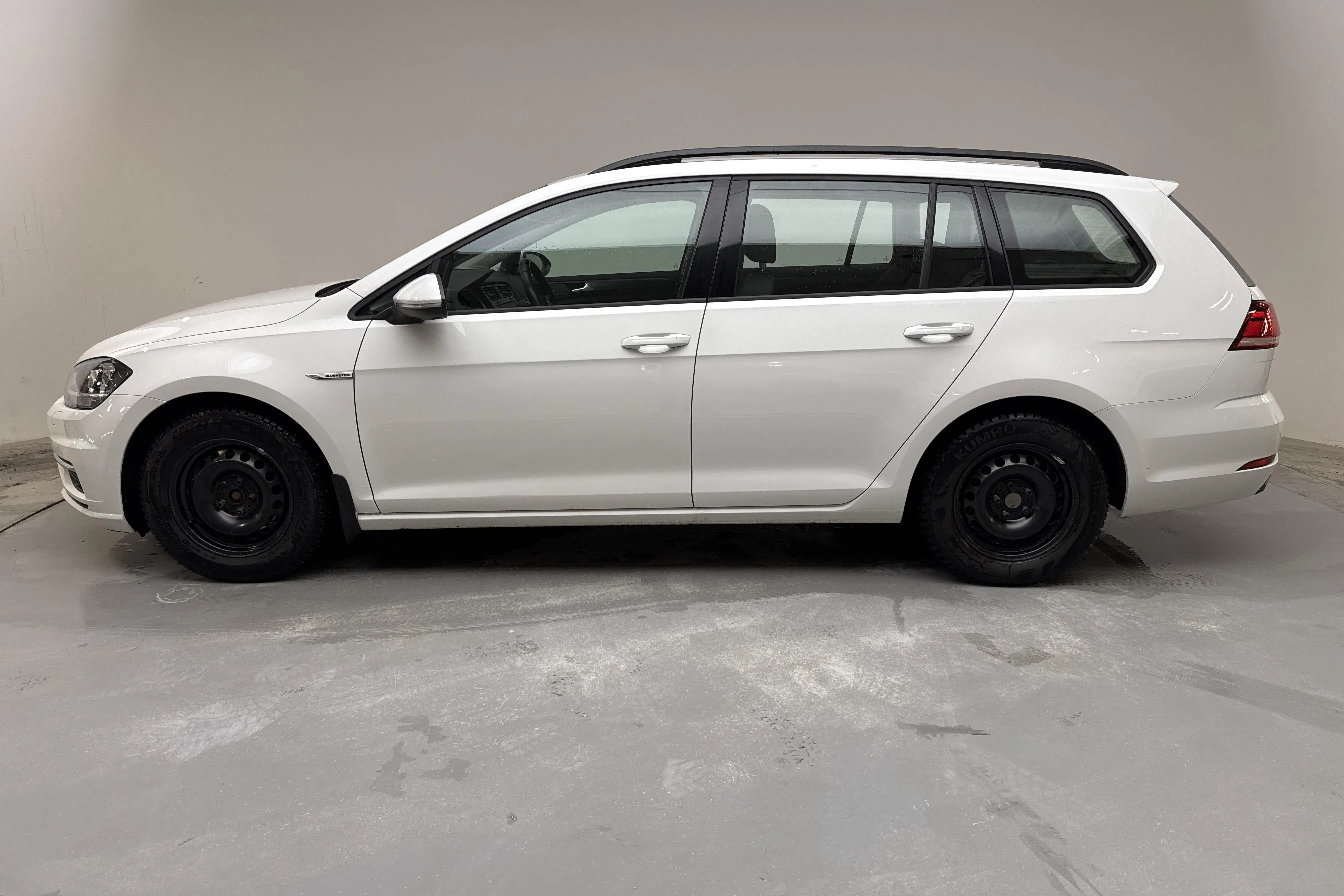 Presentationsfoto 2 av 15: VW Golf VII 1.4 TGI BlueMotion Sportscombi (110hk) - 6 174 mil - Automat - vit - 2018
