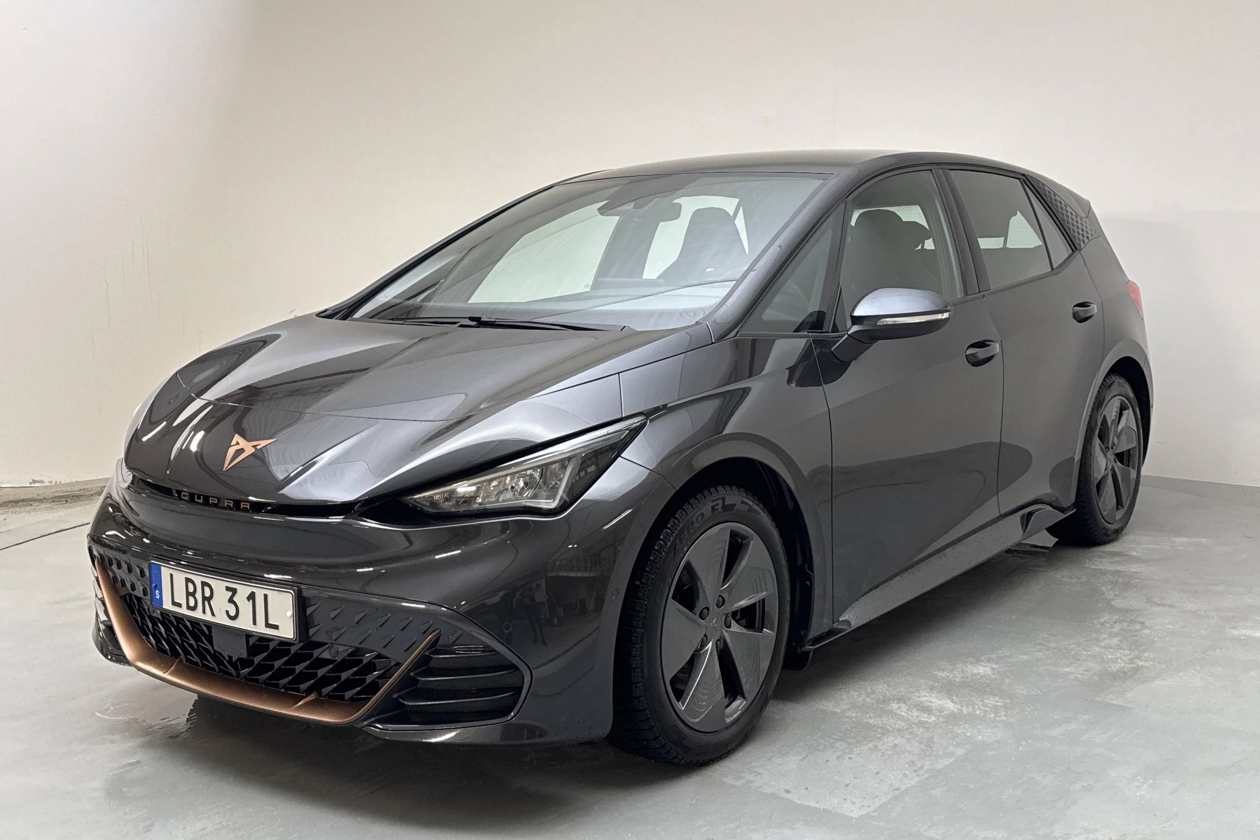 Presentation photo 1 of 21: Cupra Born 58kWh (204hk) - 61 600 km - Automatic - Dark Grey - 2022