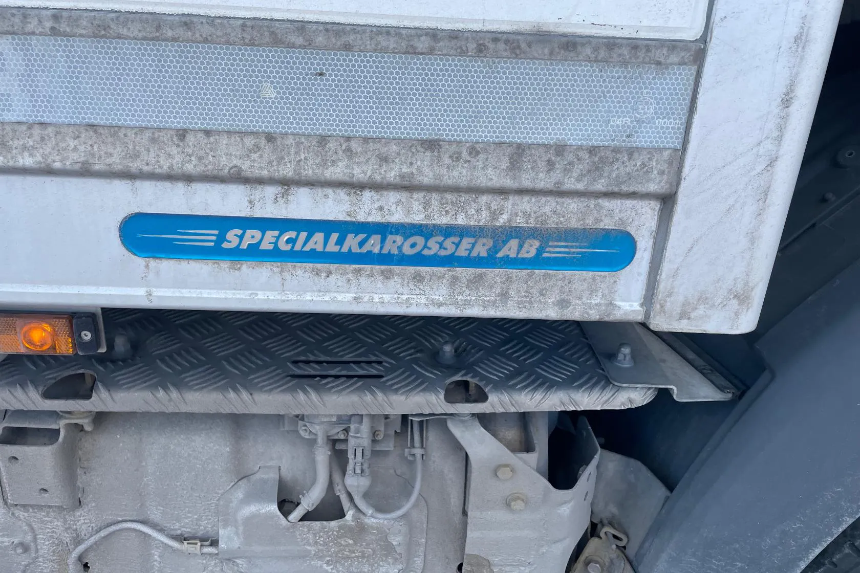 Presentationsfoto 74 av 74: Scania P450LB - 1 059 818 km - Automat - vit - 2015