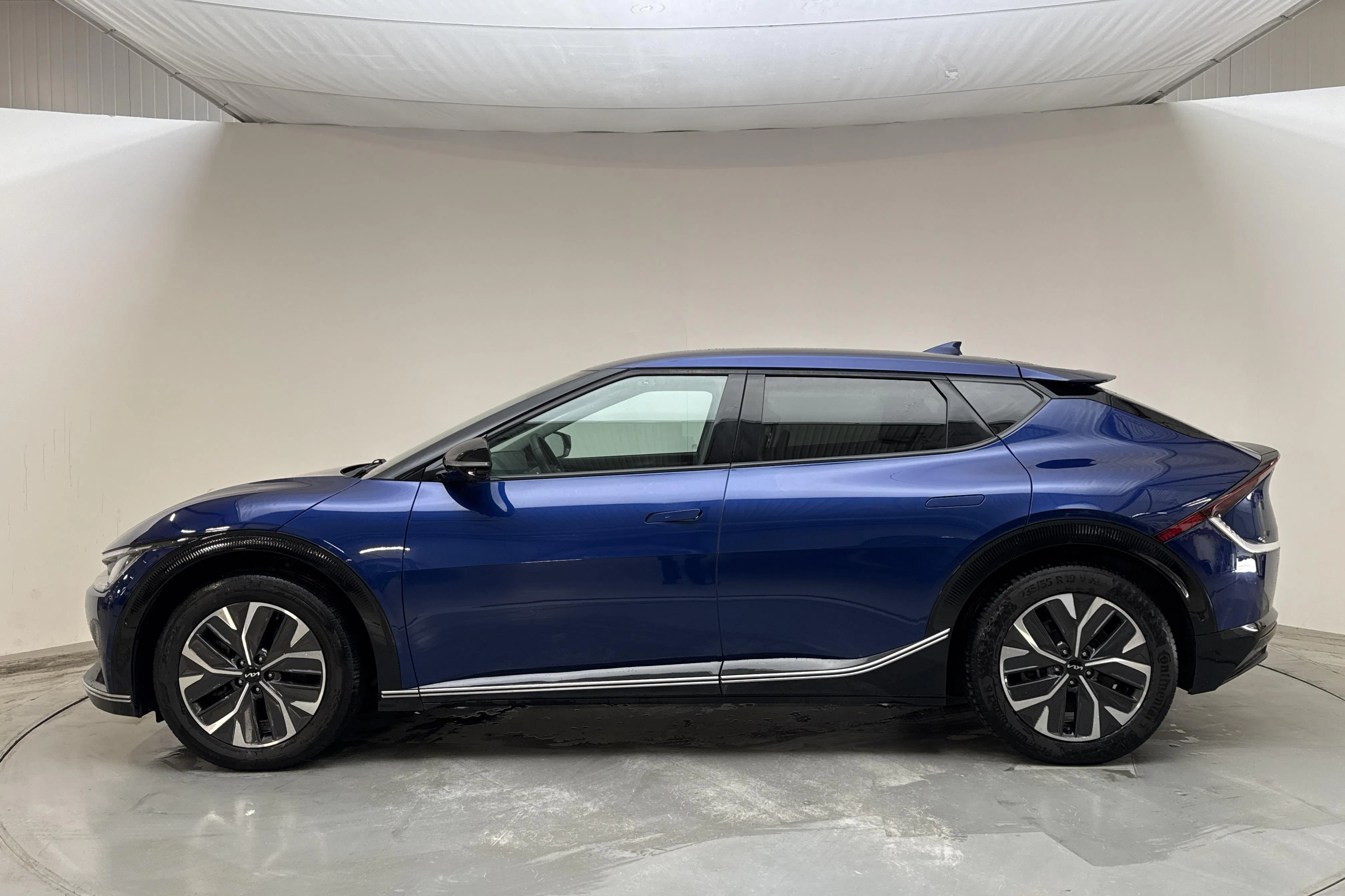 Presentationsfoto 2 av 16: KIA EV6 RWD (228hk) - 9 058 mil - Automat - blå - 2022