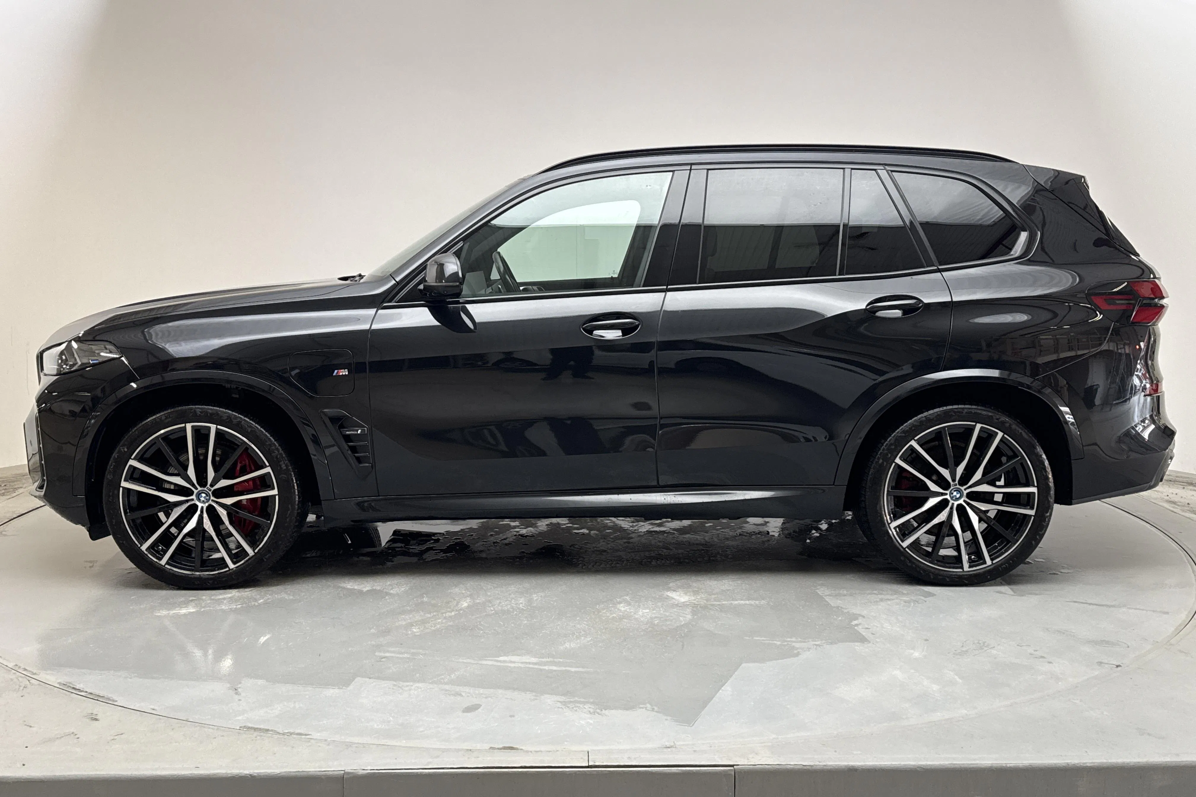 Presentation photo 2 of 26: BMW X5 xDrive50e LCI, G05 (489hk) - 130 800 km - Automatic - black - 2024