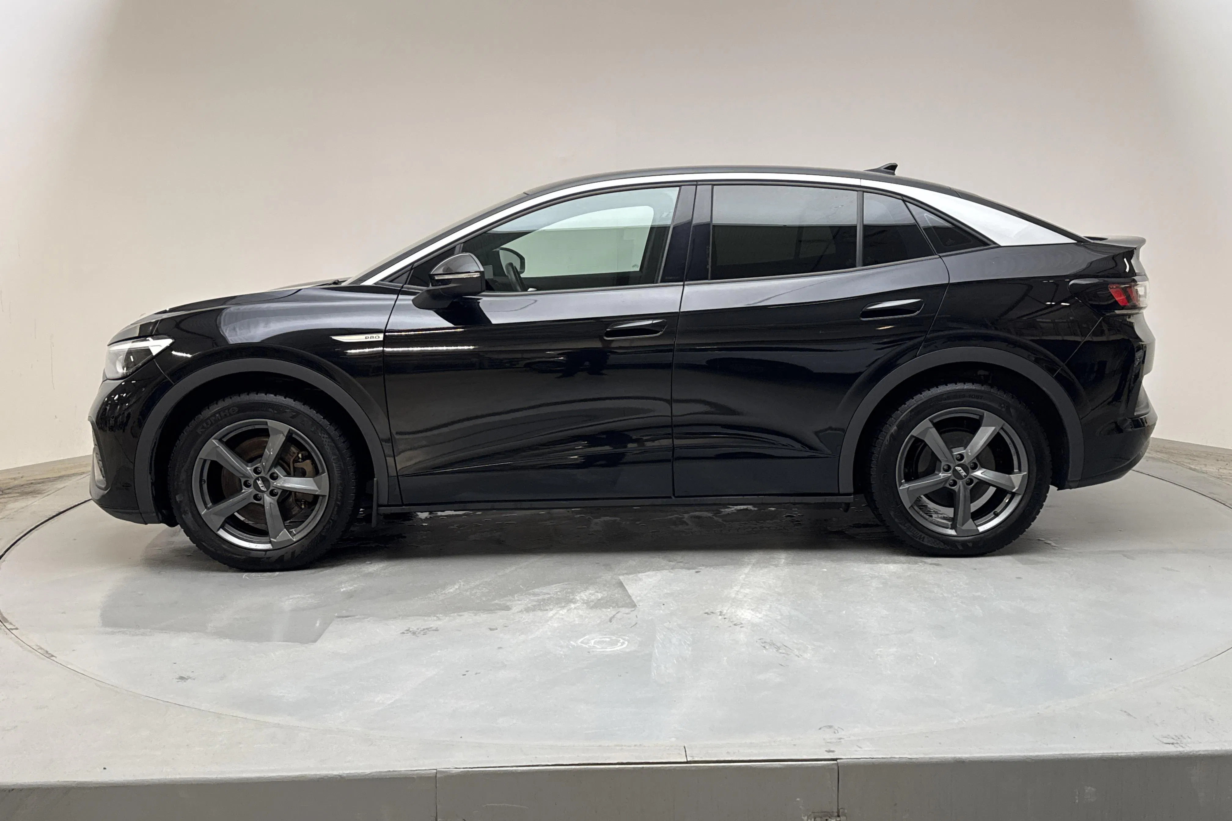 Presentationsfoto 2 av 18: VW ID.5 77kWh (204hk) - 13 083 mil - Automat - svart - 2023