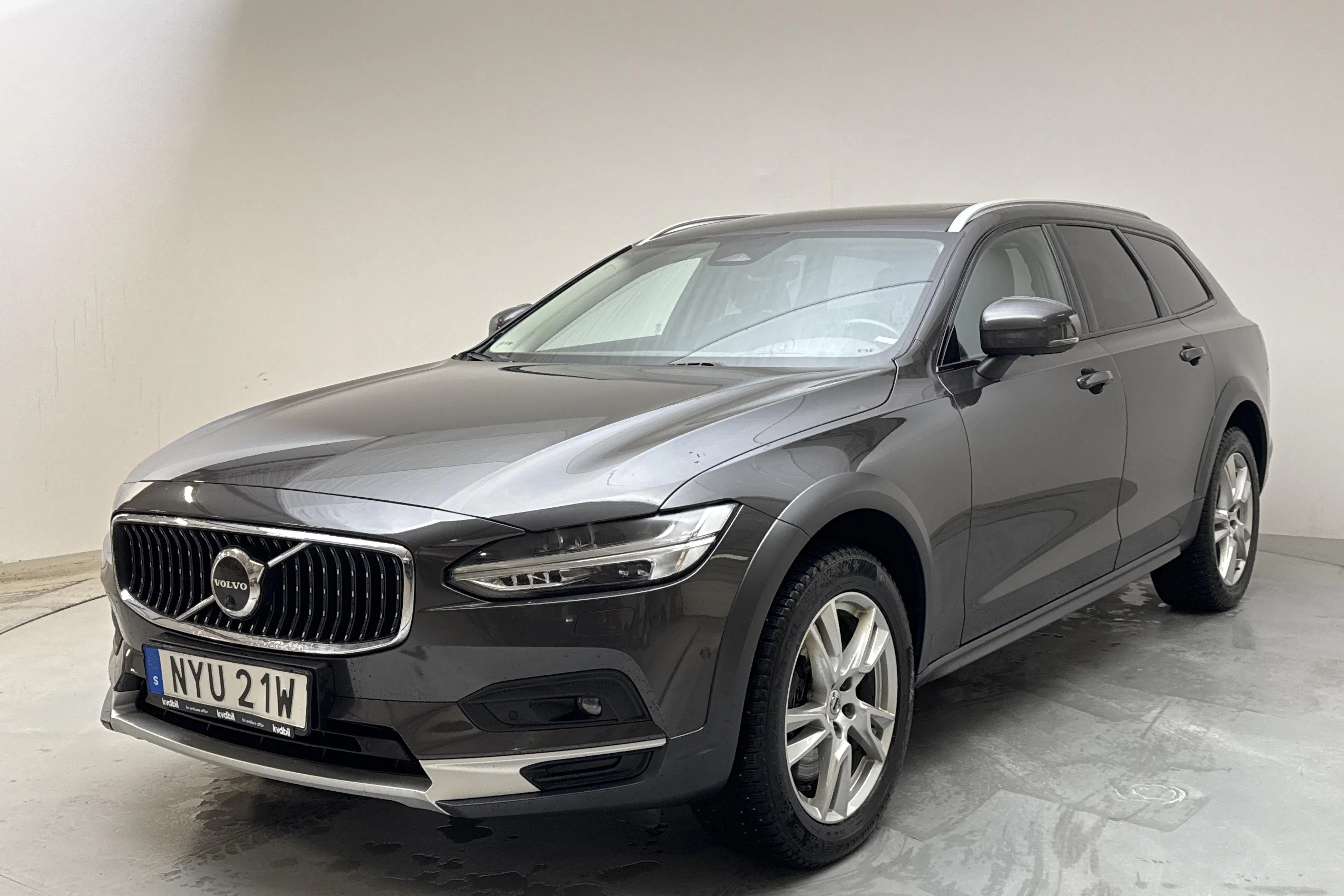 Presentation photo 1 of 17: Volvo V90 B4 Cross Country AWD Mildhybrid, Diesel (197hk) - 163 470 km - Automatic - gray - 2022