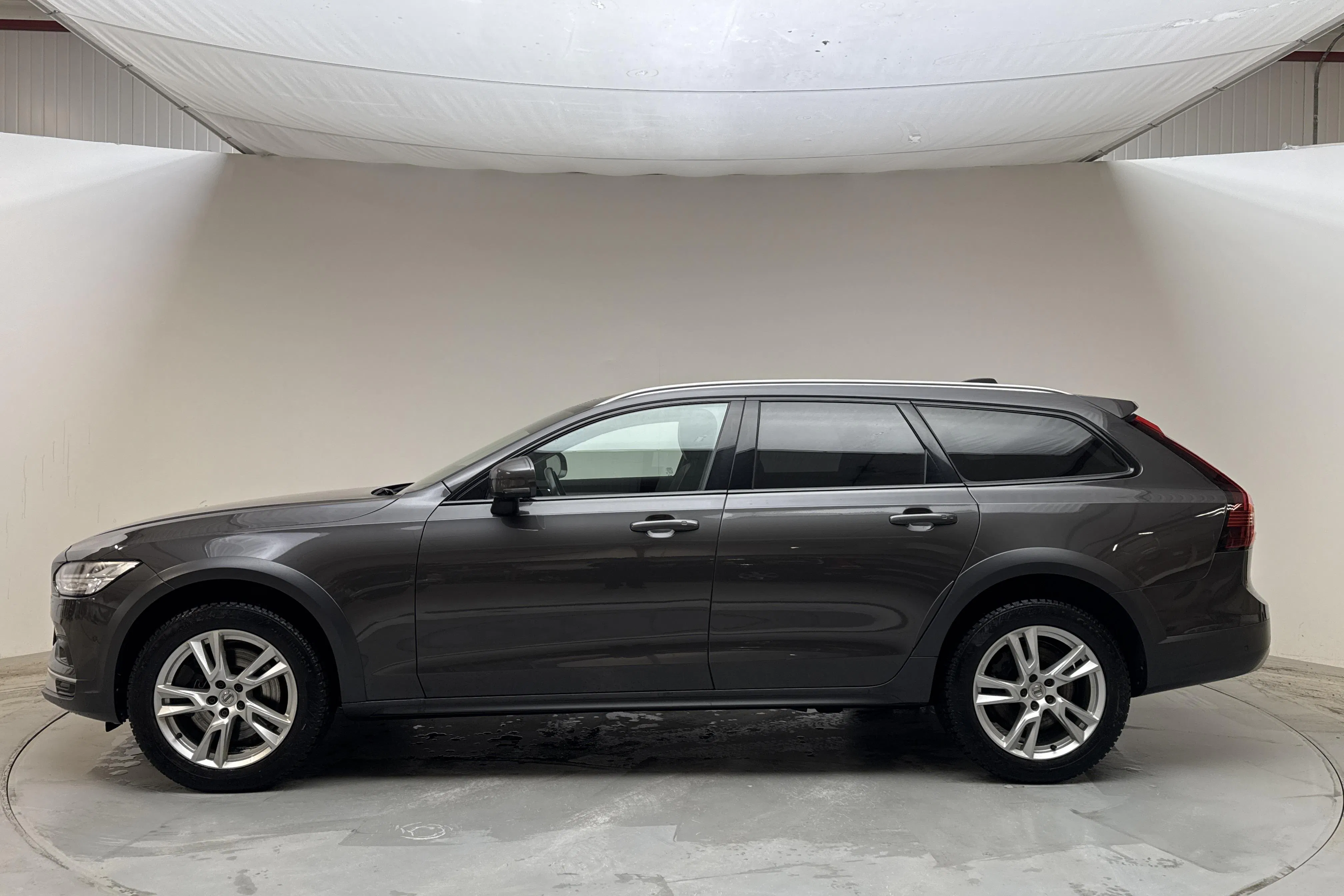Presentation photo 2 of 17: Volvo V90 B4 Cross Country AWD Mildhybrid, Diesel (197hk) - 163 470 km - Automatic - gray - 2022