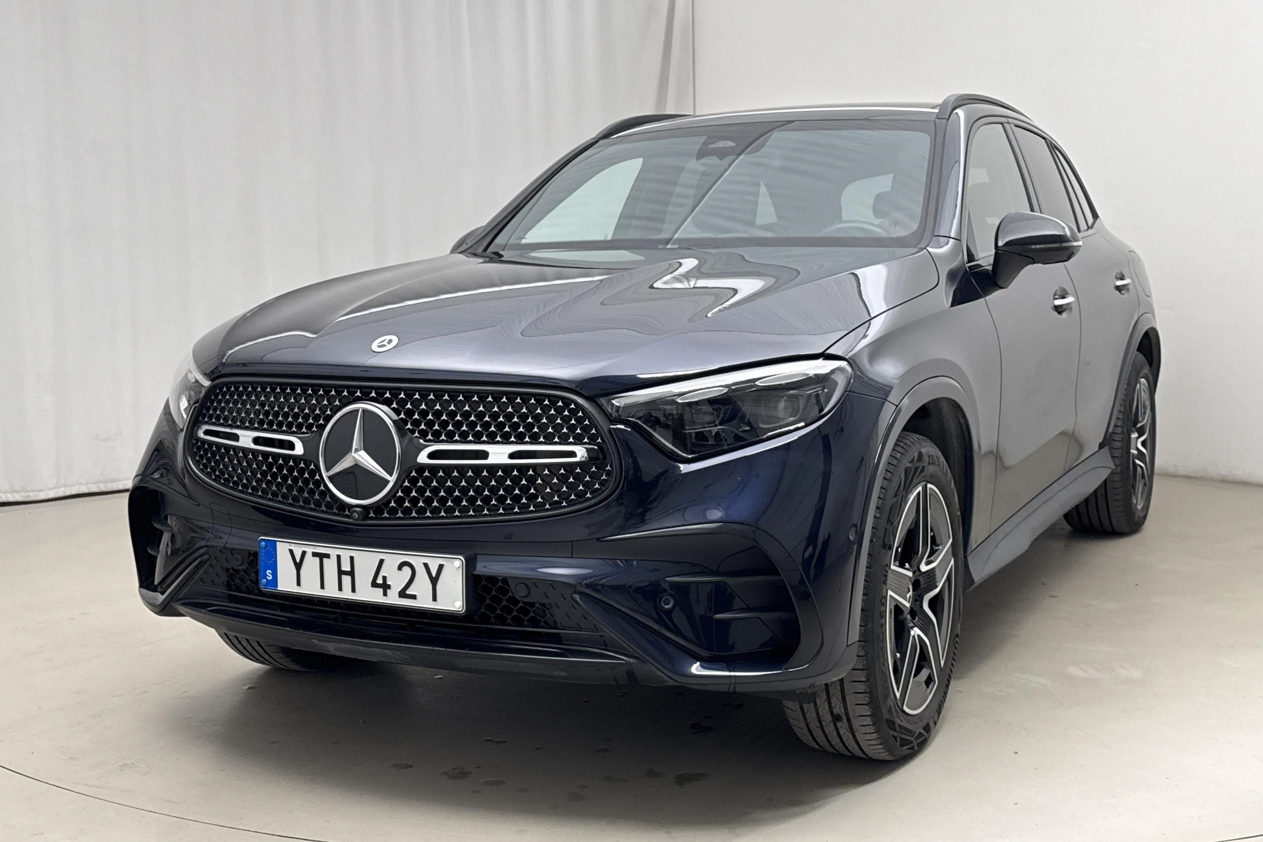 Presentationsfoto 1 av 36: Mercedes GLC 400 e 4MATIC X254 (381hk) - 2 514 mil - Automat - Dark Blue - 2024