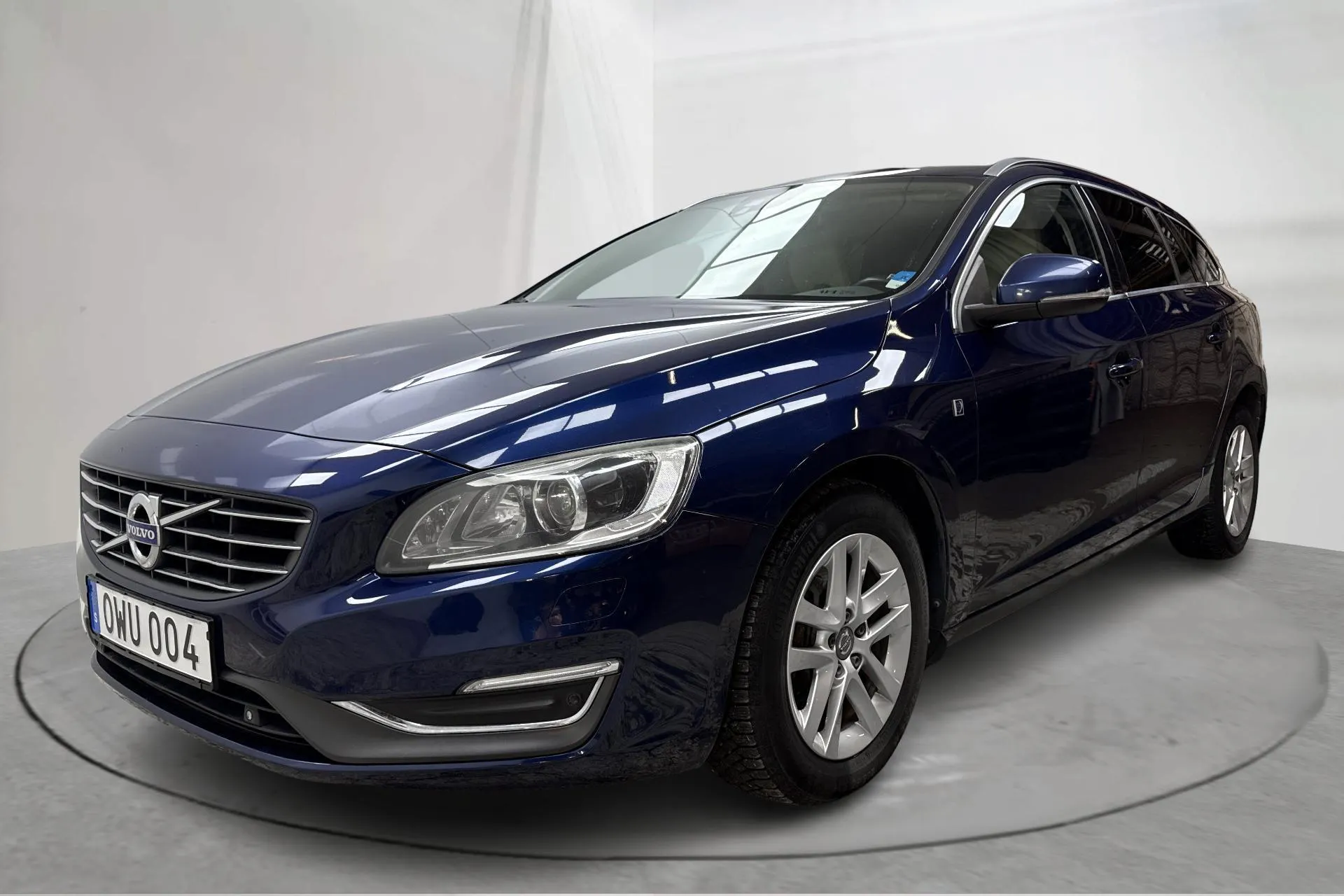 Presentationsfoto 1 av 18: Volvo V60 D4 AWD (181hk) - 20 595 mil - Automat - blå - 2015