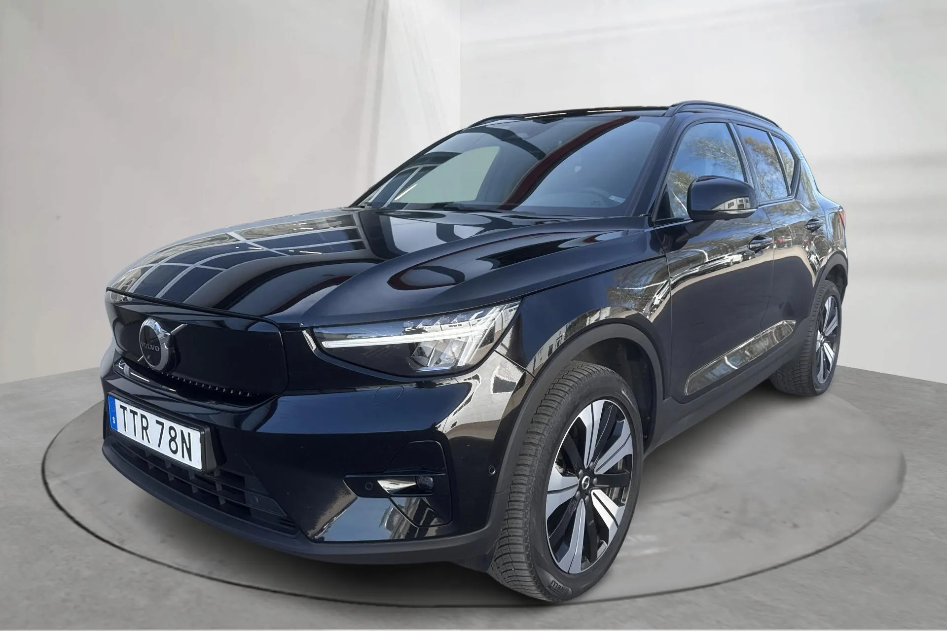Presentationsfoto 1 av 20: Volvo XC40 P8 Recharge Twin AWD (408hk) - 7 895 mil - Automat - svart - 2023